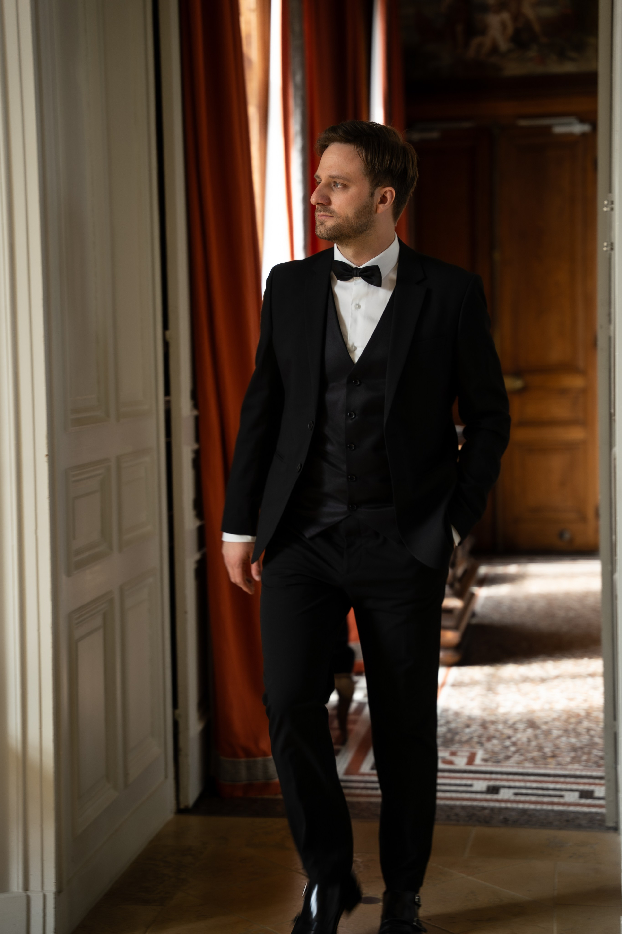 Chateau elopement inspiration. Wedding photographer in Paris Oksana Shum