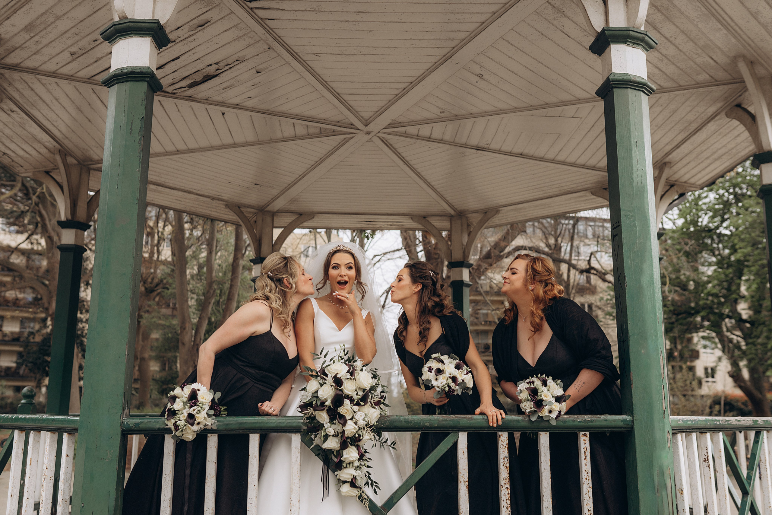 Megan & Oneias. Main