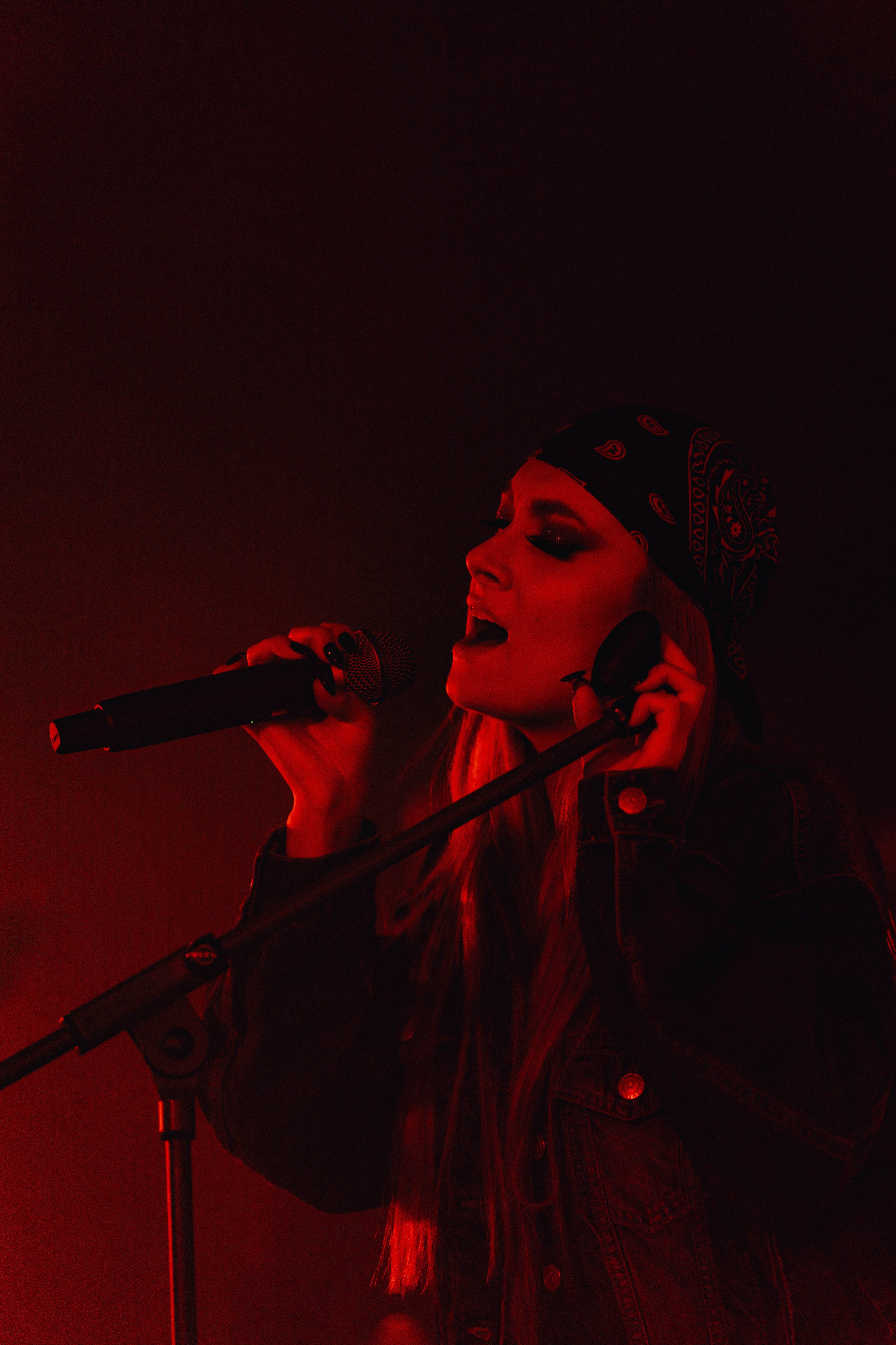 Marie Rezlerova. Rock Cafe. Concert and portrait photographer in Prague