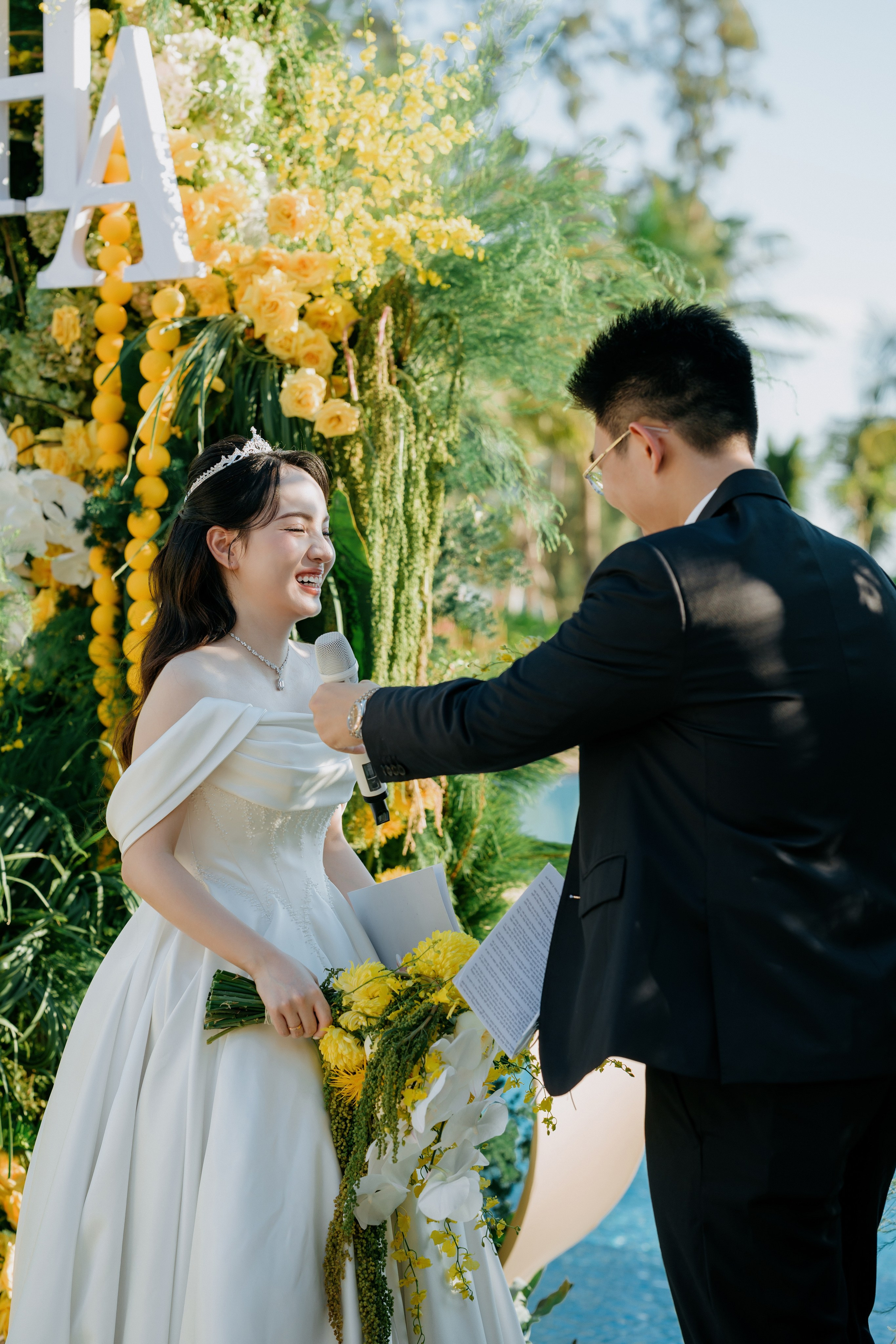 DUC HOANG & HUONG ANH / The Vows. Saigon Wedding Present | Art Beyond Moments