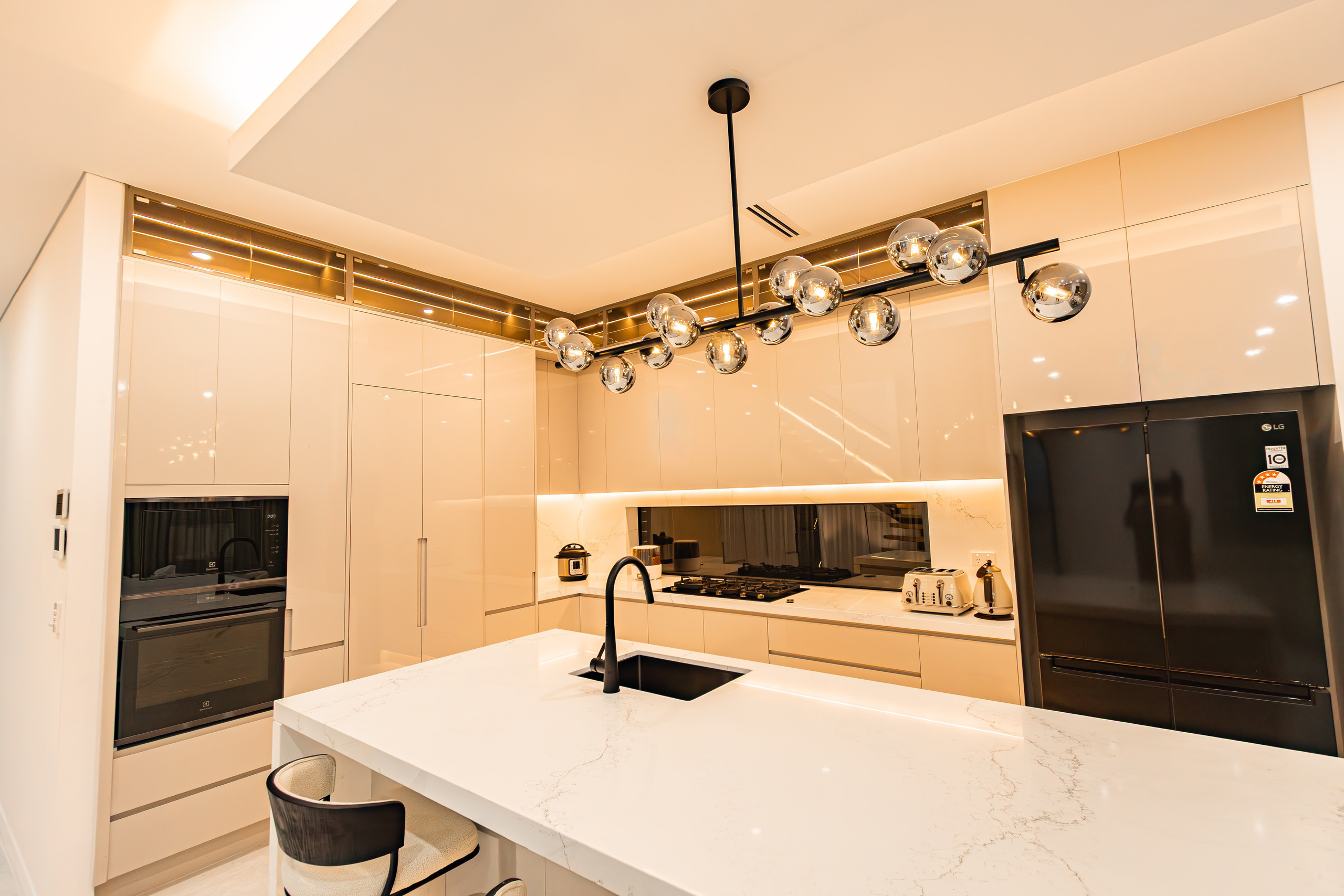 Nirumba Fields. MHCreative is family-oriented photographer based in SYDNEY