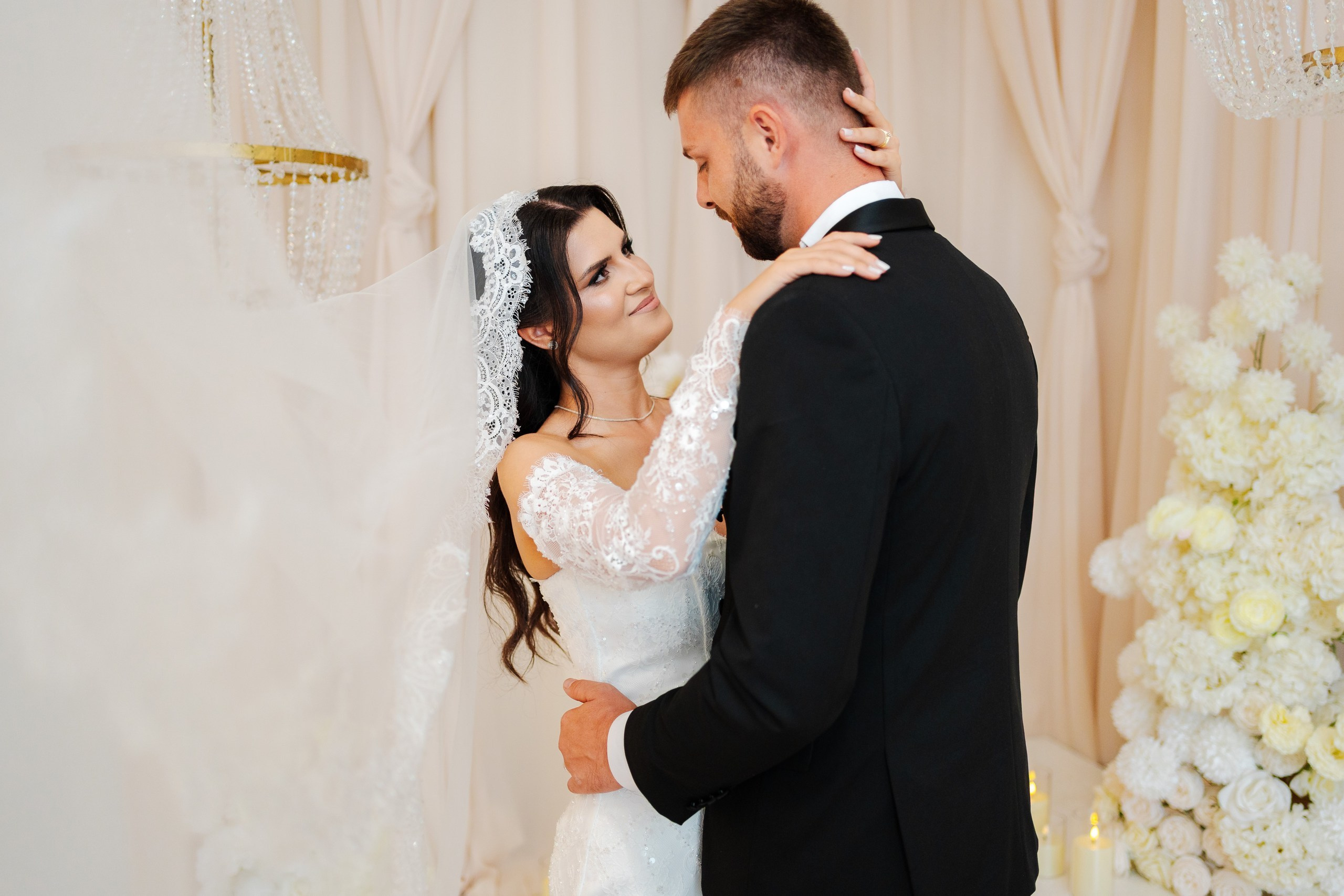 Catalina & Sebi. Ionut Cimpoes FOTOGRAF