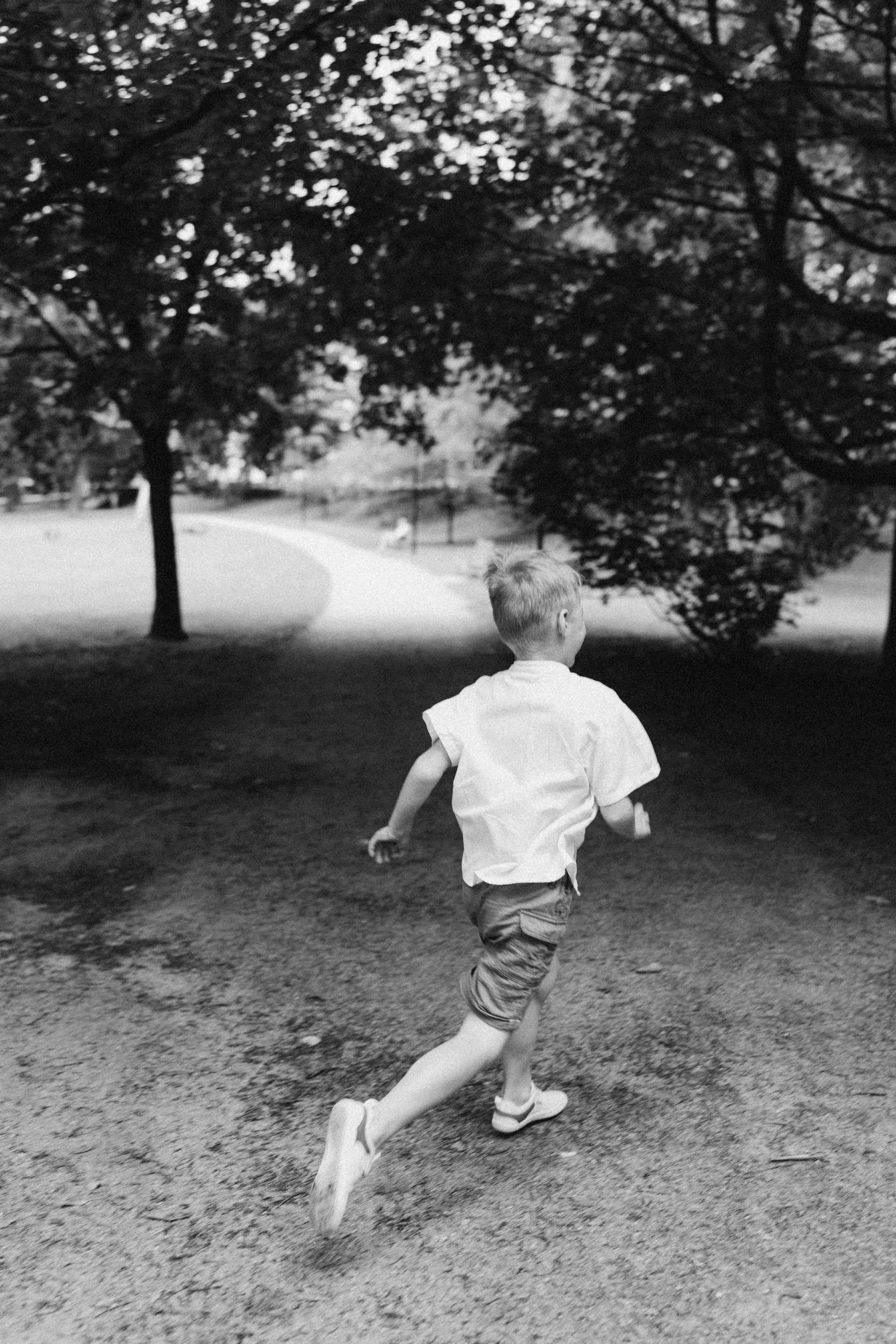 Kaivopuisto. Wedding and potrait photographer in Helsinki Vickan O