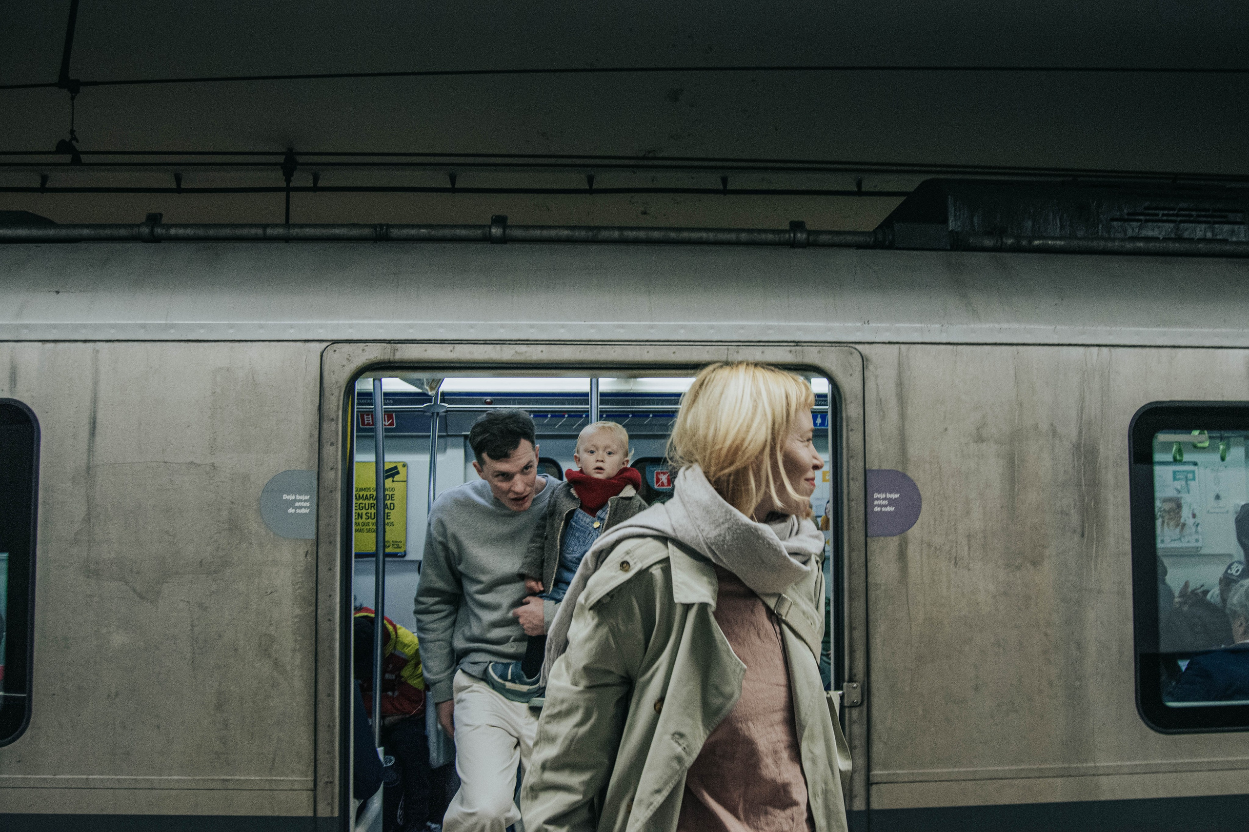 Family photo shoot. Buenos Aires. Photographer @elmirkami in the city of Buenos Aires