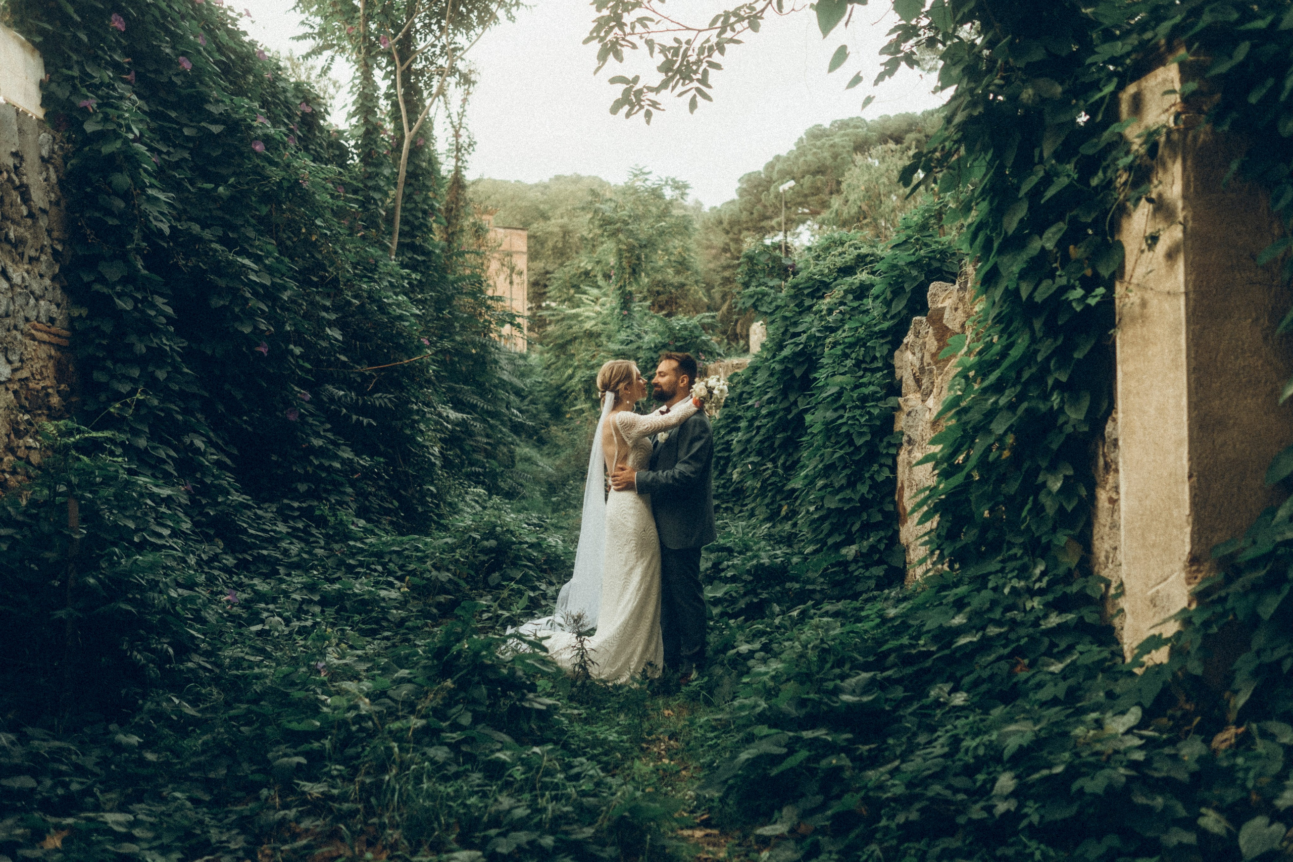 Nadezhda & Dmitry. Masia Mas Coll. Paola wedding photographer / videographer in Barcelona