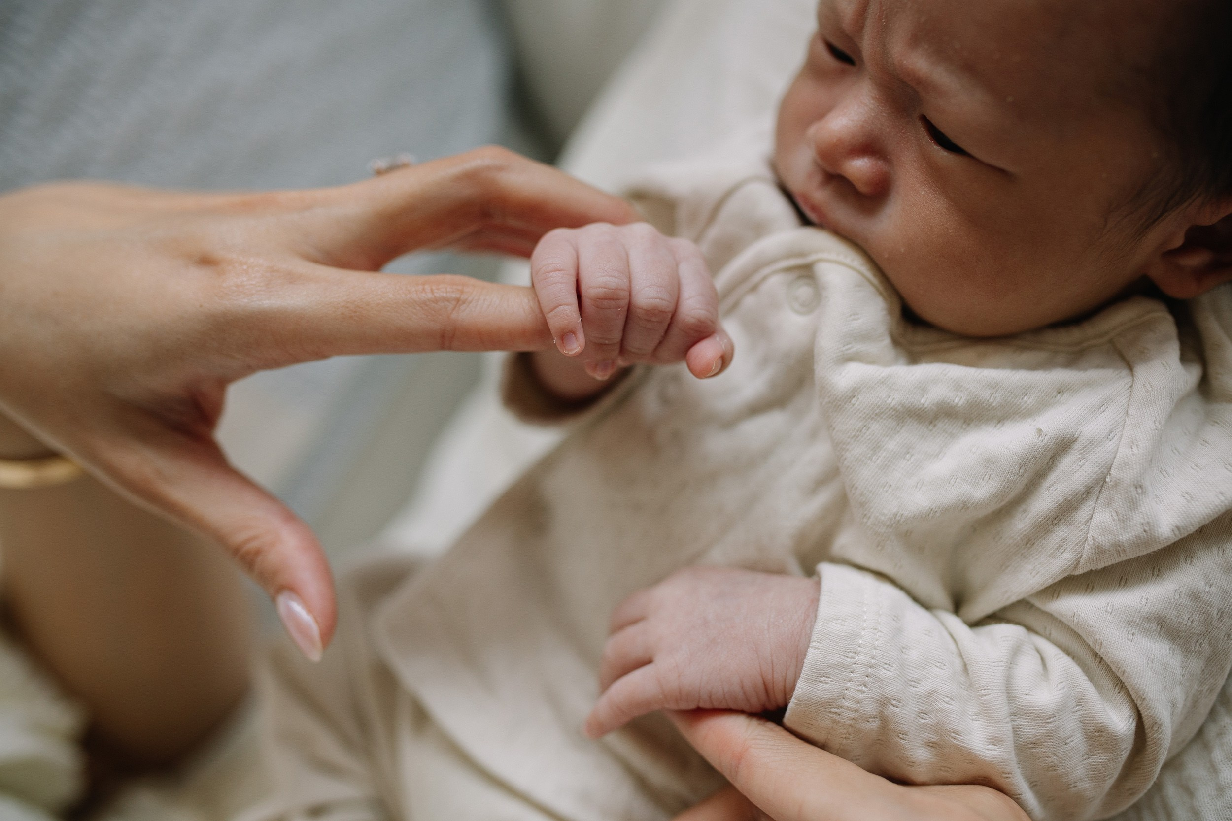 Newborn Home Photo Session. Maternity, newborn photographer in the Bay Area|Iryna Rakivnenko