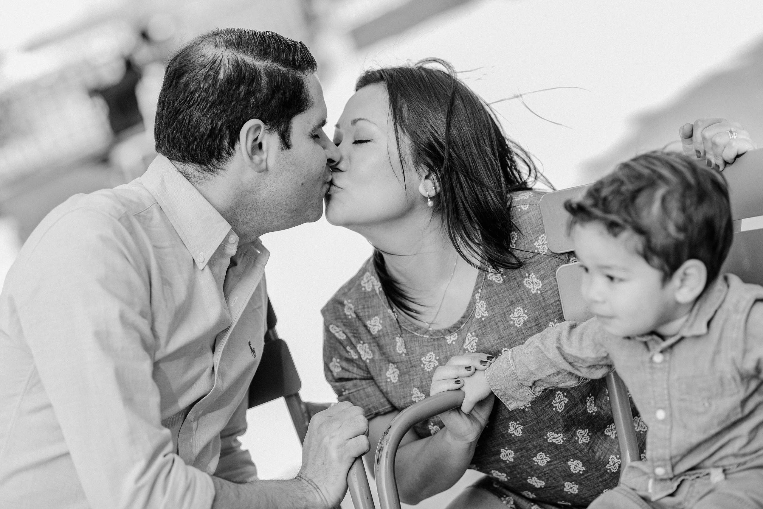 Chic family portraits in Palais Royal and Louvre area. Ksenia Marchand/ Lifestyle photographer in Paris