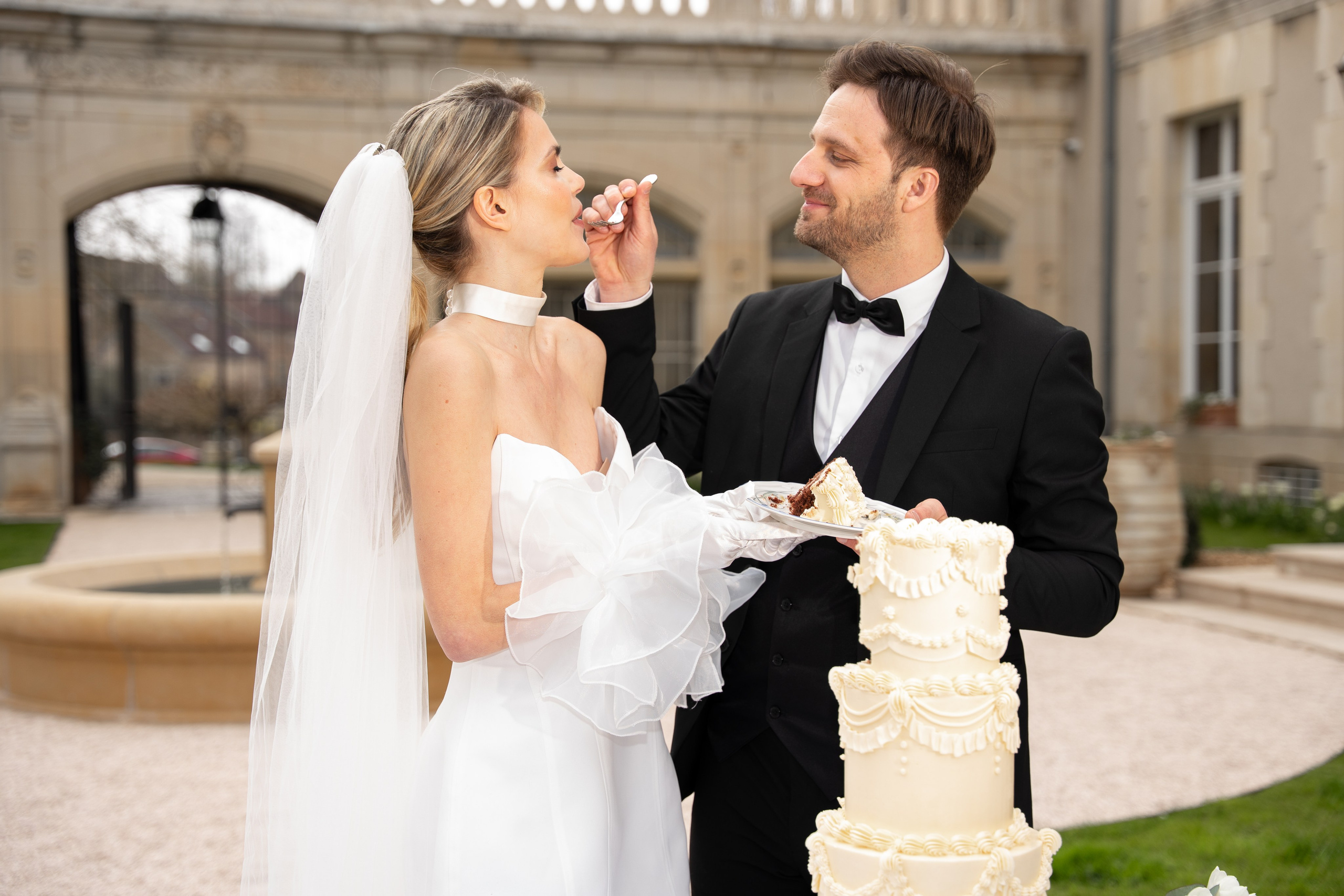 Chateau elopement inspiration. Wedding photographer in Paris Oksana Shum