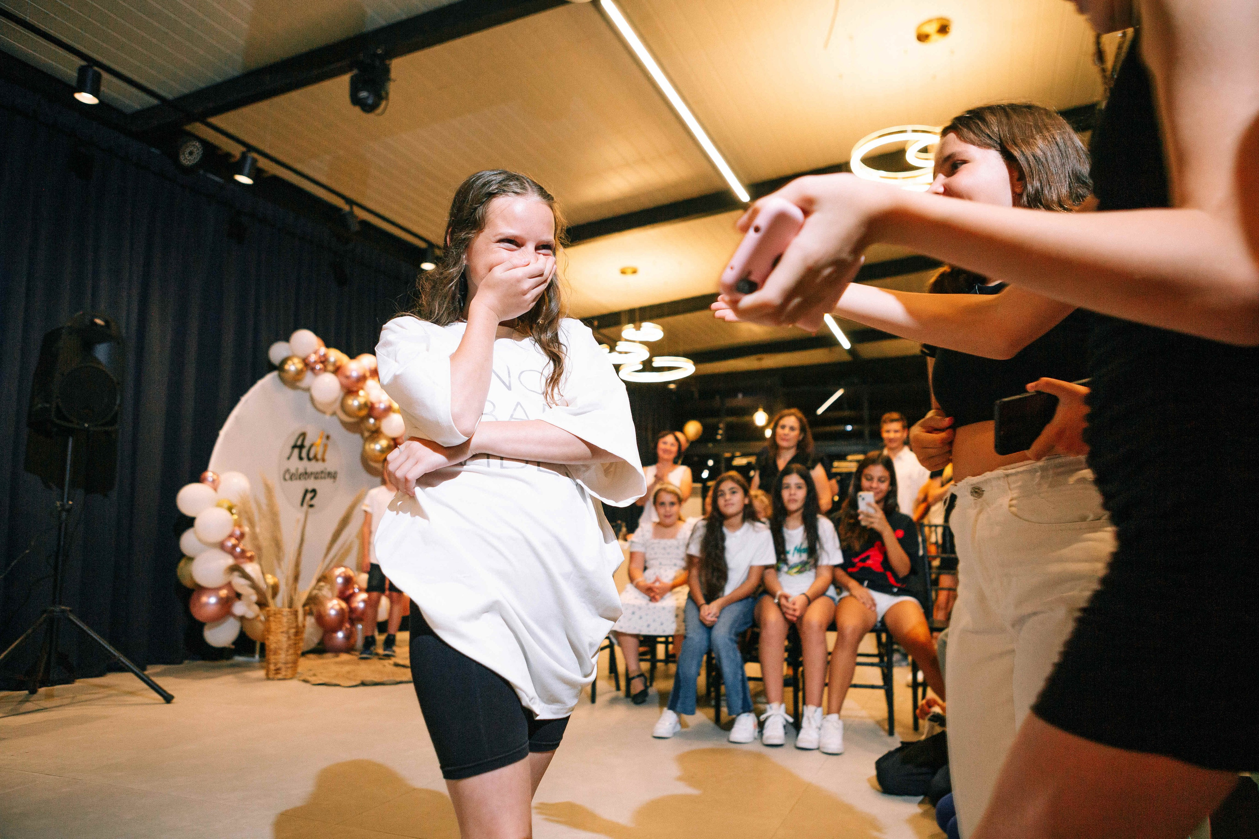 PARTY WITH FRIENDS. Https://shi-photo.com/