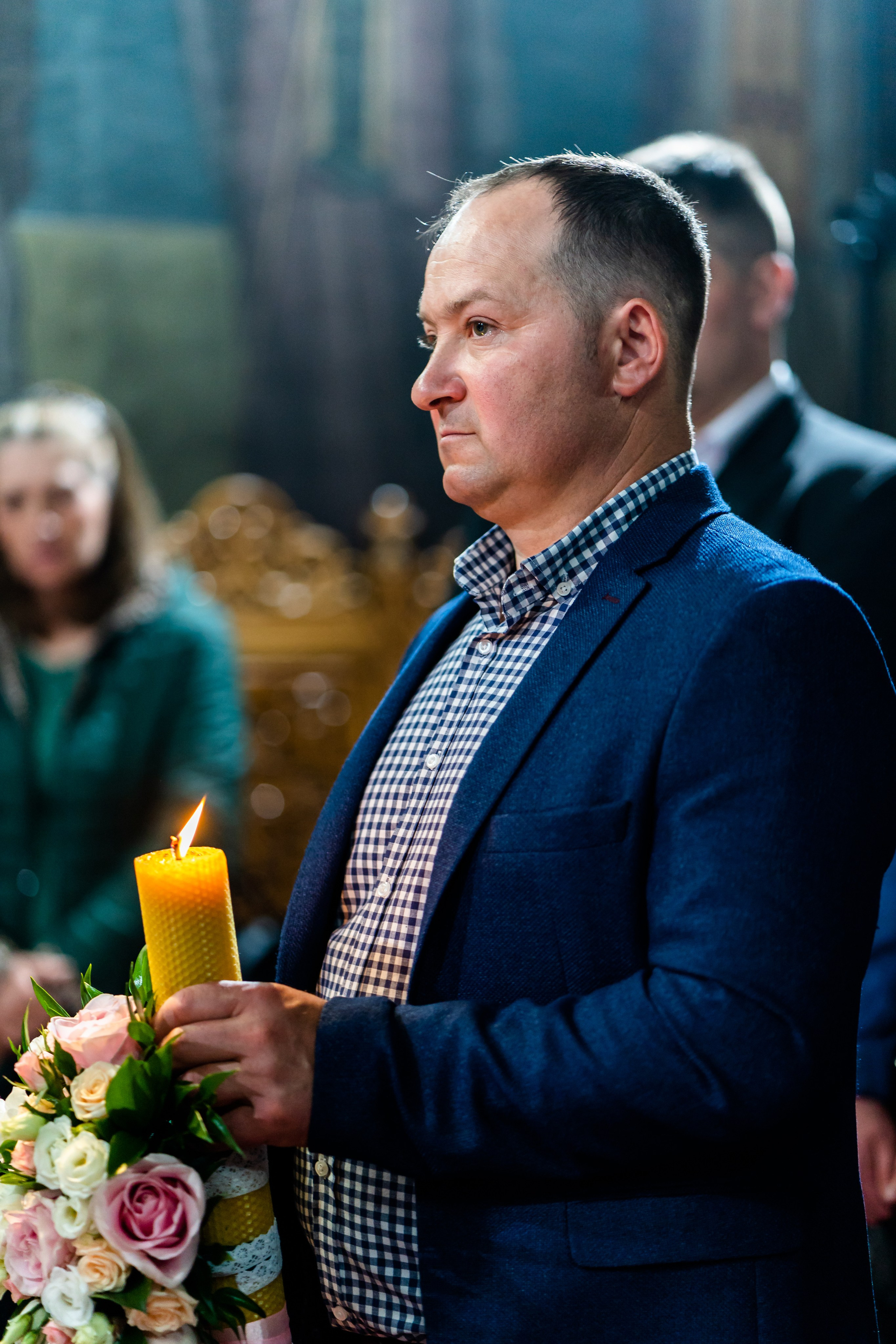 “Bebeluș botezat în biserică, ținut în brațe de nași”	•	“Detaliu cu lumânarea de botez decorată cu flori albe”	•	“Părinți emoționați alături de copilul lor la ceremonia de botez”	•	“Masa festivă de botez cu decor tematic și tort personalizat”	•	“Momentul în care preotul toarnă apă sfințită pe fruntea bebelușului”	“Bebeluș în rochie albă de botez, zâmbind în brațele mamei”	•	“Detaliu cu cruciulița de botez așezată pe o pernă de satin”	•	“Părinți și nași aprinzând lumânările în timpul ceremoniei de botez”	•	“Tort de botez decorat cu figurine tematice și numele copilului”	•	“Copil botezat dormind liniștit în pătuțul decorat festiv”	•	“Momentul în care preotul binecuvântează copilul în fața altarului”	•	“Invitați adunându-se în jurul mesei festive la petrecerea de botez”	•	“Bebeluș ținând în mână o jucărie personalizată primită la botez”	•	“Familie fericită pozând împreună după ceremonia de botez”	•	“Decor tematic cu baloane și flori la locația petrecerii de botez” fotograf Botoșani fotograf evenimente fotograf botez Alin Chirila fotograf alinofotostudio,- Preotul ținându-l pe micuțul Mathias Gabriel la botez, în biserica Înălțarea Domnului, Copălău  - Detalii de la botezul lui Mathias – lumânare, trusou și icoană  - Familia lui Mathias Gabriel alături de micuț, în ziua botezului  - Portret emoționant cu mama și bebelușul în brațe, în biserică,fotograf profesionist evenimente Botoșani, Iași, Suceava, Fălticeni, Bacău, Pașcani, Roman - AlinoFotoStudio by Alin Chirilă - servicii foto nuntă, botez, cununie, ședințe foto creative, albume personalizate, fotografii emoționante și calitative pentru cele mai importante momente din viață,fotograf nuntă Botoșani Alin Chirilă,  ședință foto botez Iași - AlinoFotoStudio,  servicii fotograf profesionist evenimente Suceava,  fotograf cununie civilă Fălticeni - Alin Chirilă,  album foto nuntă personalizat Bacău.“Bebeluș botezat în biserică, ținut în brațe de nași”	•	“Detaliu cu lumânarea de botez decorată cu flori albe”	•	“Părinți emoționați alături de copilul lor la ceremonia de botez”	•	“Masa festivă de botez cu decor tematic și tort personalizat”	•	“Momentul în care preotul toarnă apă sfințită pe fruntea bebelușului”	“Bebeluș în rochie albă de botez, zâmbind în brațele mamei”	•	“Detaliu cu cruciulița de botez așezată pe o pernă de satin”	•	“Părinți și nași aprinzând lumânările în timpul ceremoniei de botez”	•	“Tort de botez decorat cu figurine tematice și numele copilului”	•	“Copil botezat dormind liniștit în pătuțul decorat festiv”	•	“Momentul în care preotul binecuvântează copilul în fața altarului”	•	“Invitați adunându-se în jurul mesei festive la petrecerea de botez”	•	“Bebeluș ținând în mână o jucărie personalizată primită la botez”	•	“Familie fericită pozând împreună după ceremonia de botez”	•	“Decor tematic cu baloane și flori la locația petrecerii de botez” fotograf Botoșani fotograf evenimente fotograf botez Alin Chirila fotograf alinofotostudio.fotograf botez Amelis Maria, fotografie botez Botoșani, fotograf Alin Chirilă, amintiri botez, fotografii botez, botez Amelis Maria, fotograf copii, fotografie botez în Botoșani,