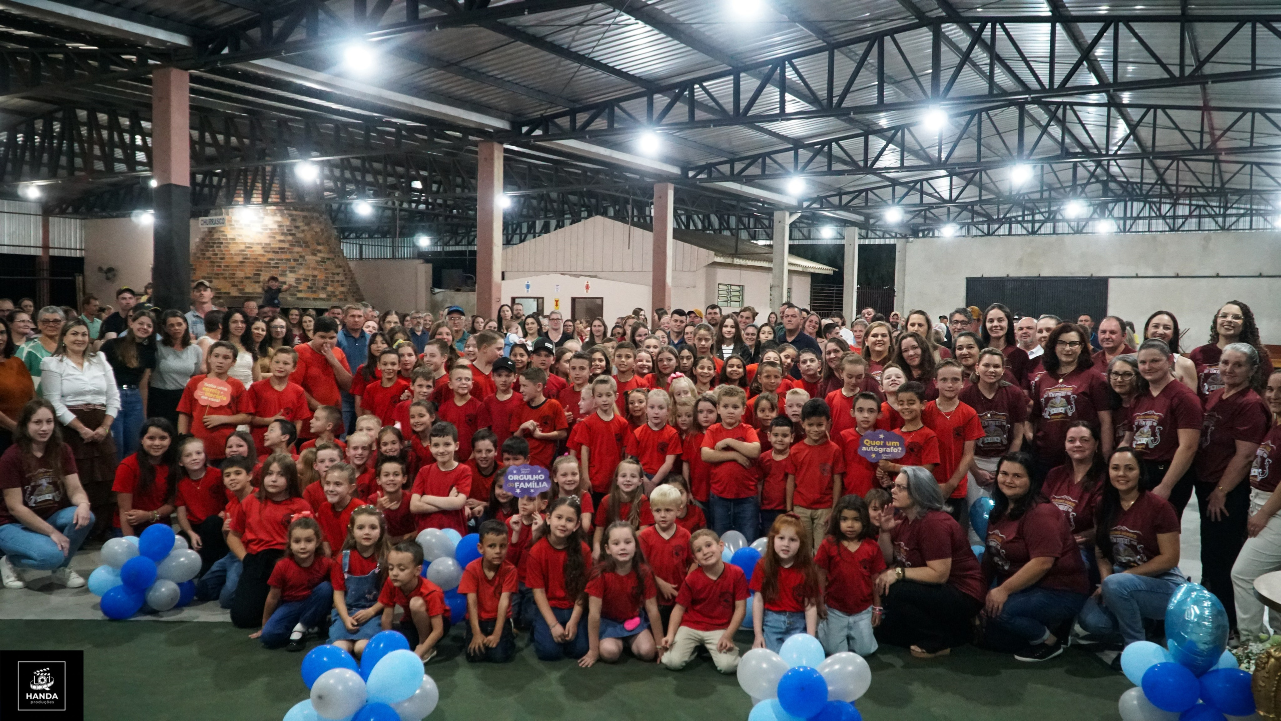Noite autógrafos colégio Aurélio Buarque de Holanda. Handa Produções