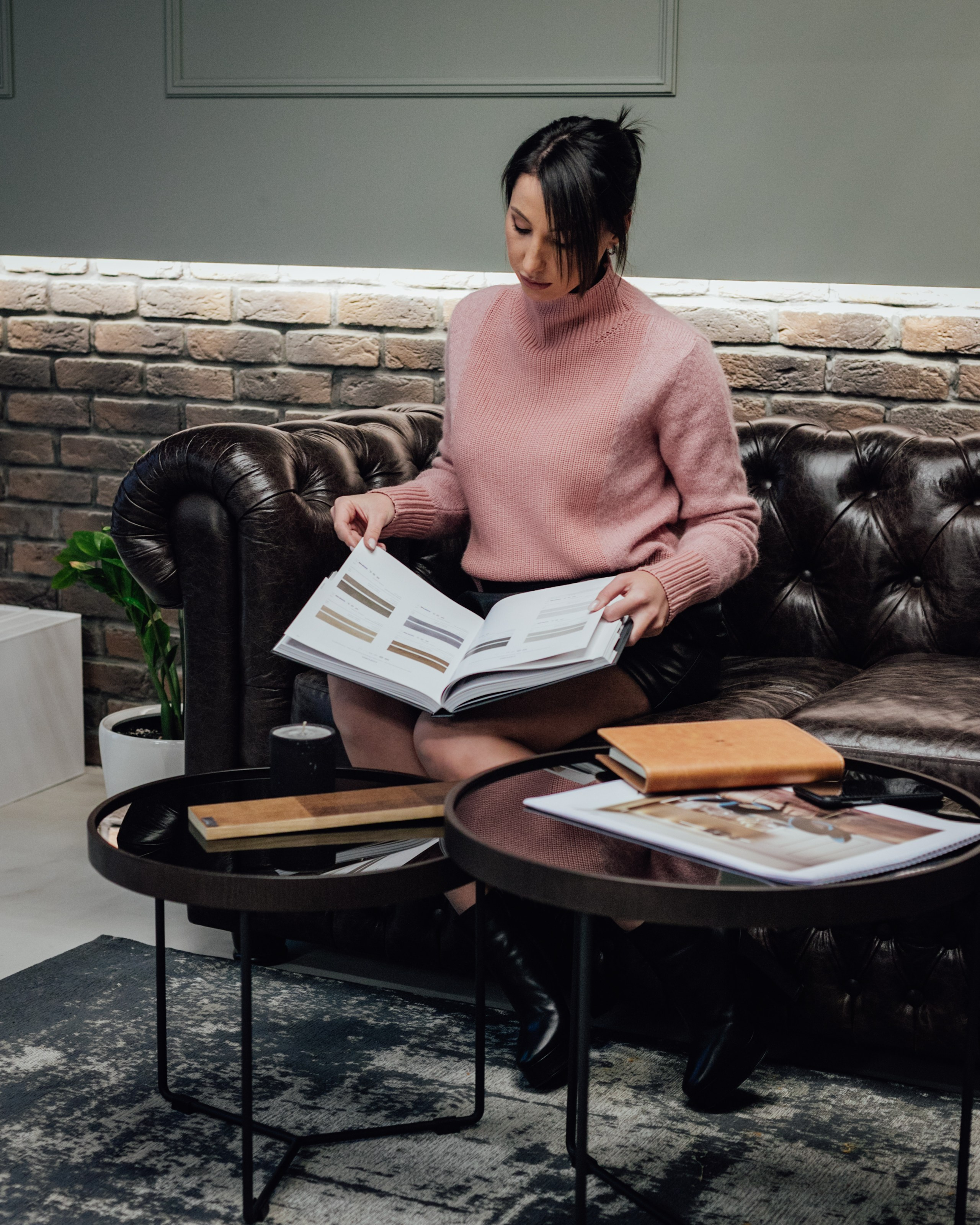 Interior designer Anna. Amazing photo session at a time convenient for you. Y