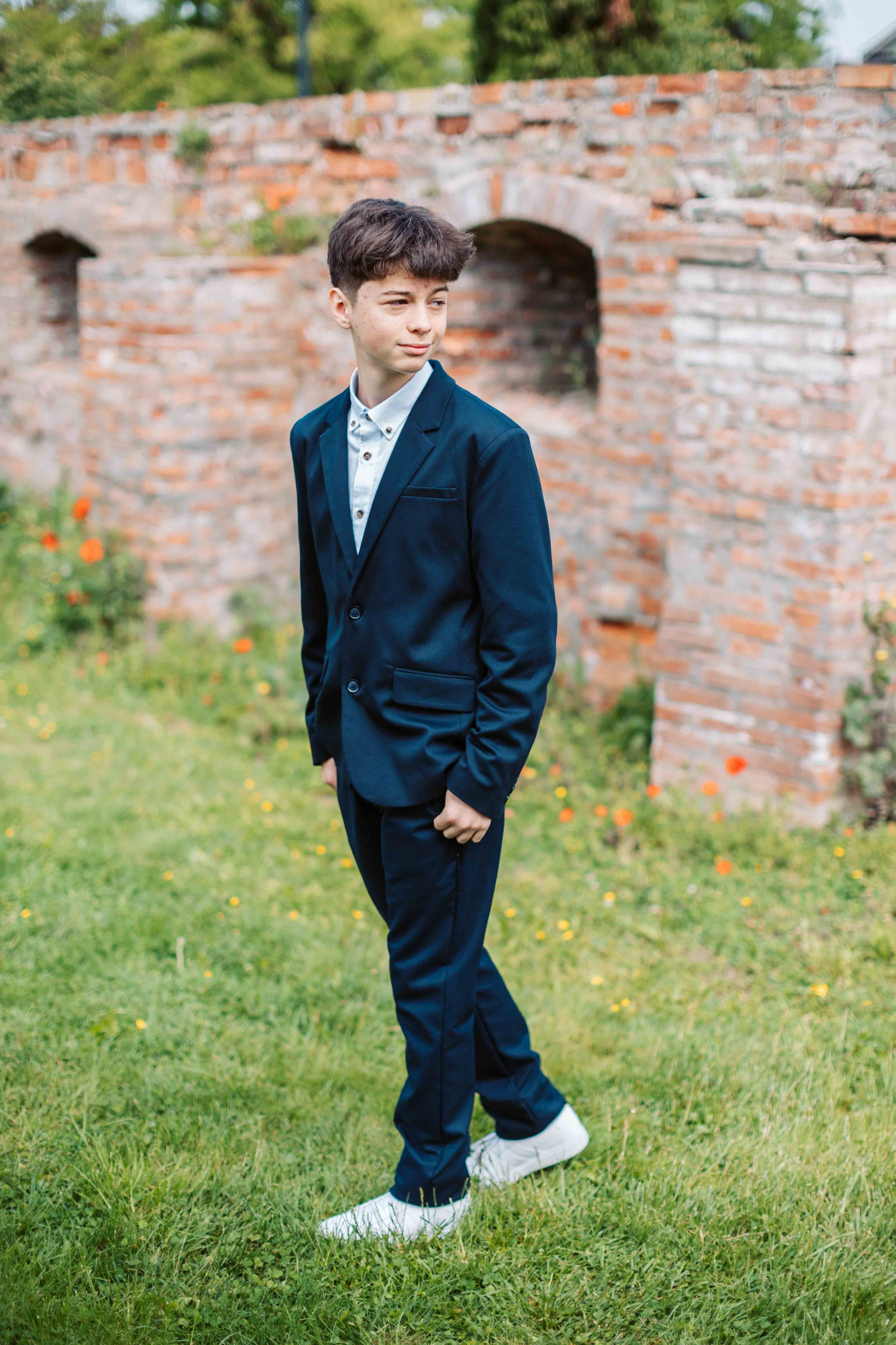 8B — Tudor Vladimirescu. Contrast Studio