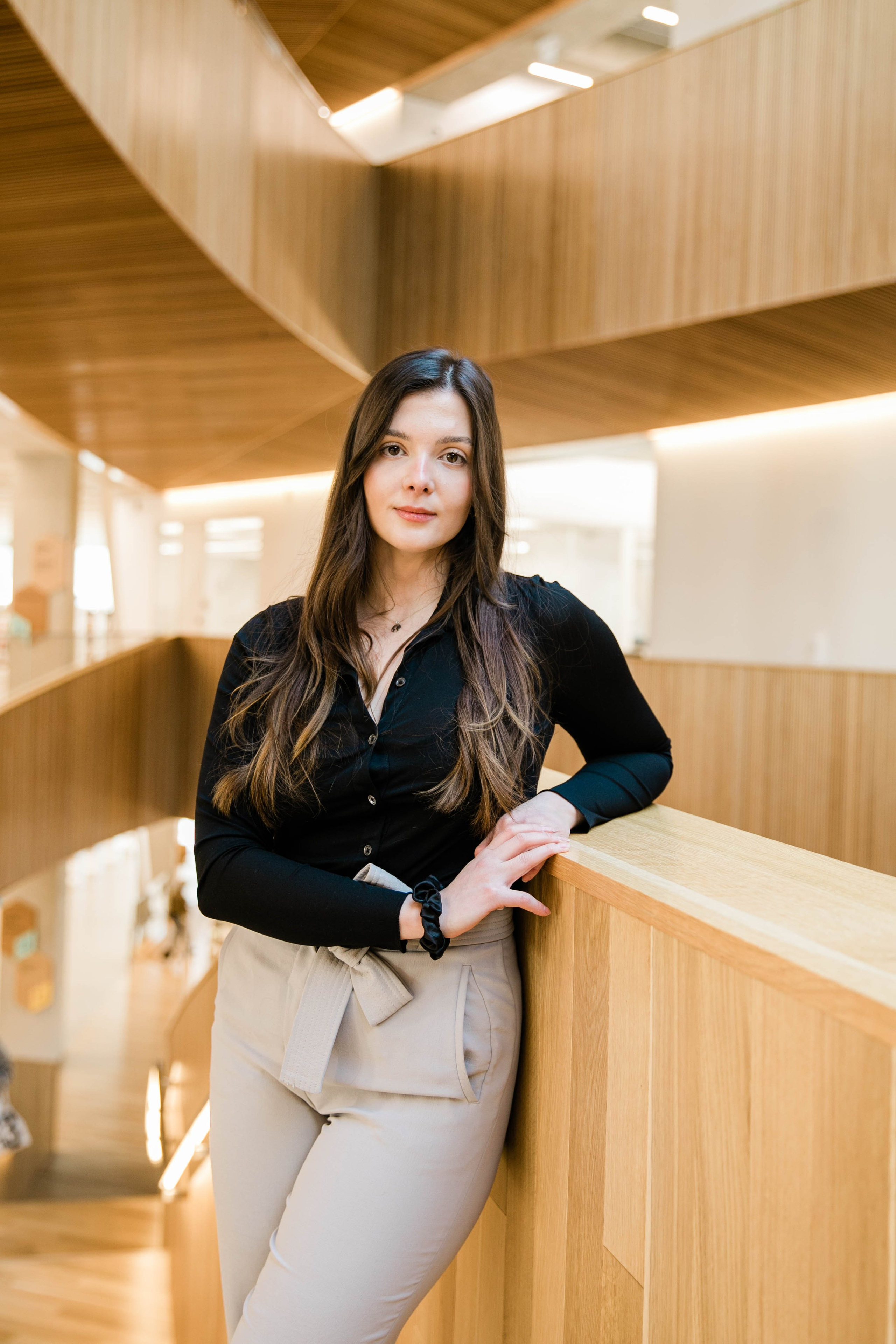 Darina — Calgary Public Library. Fotografía accesible en Calgary