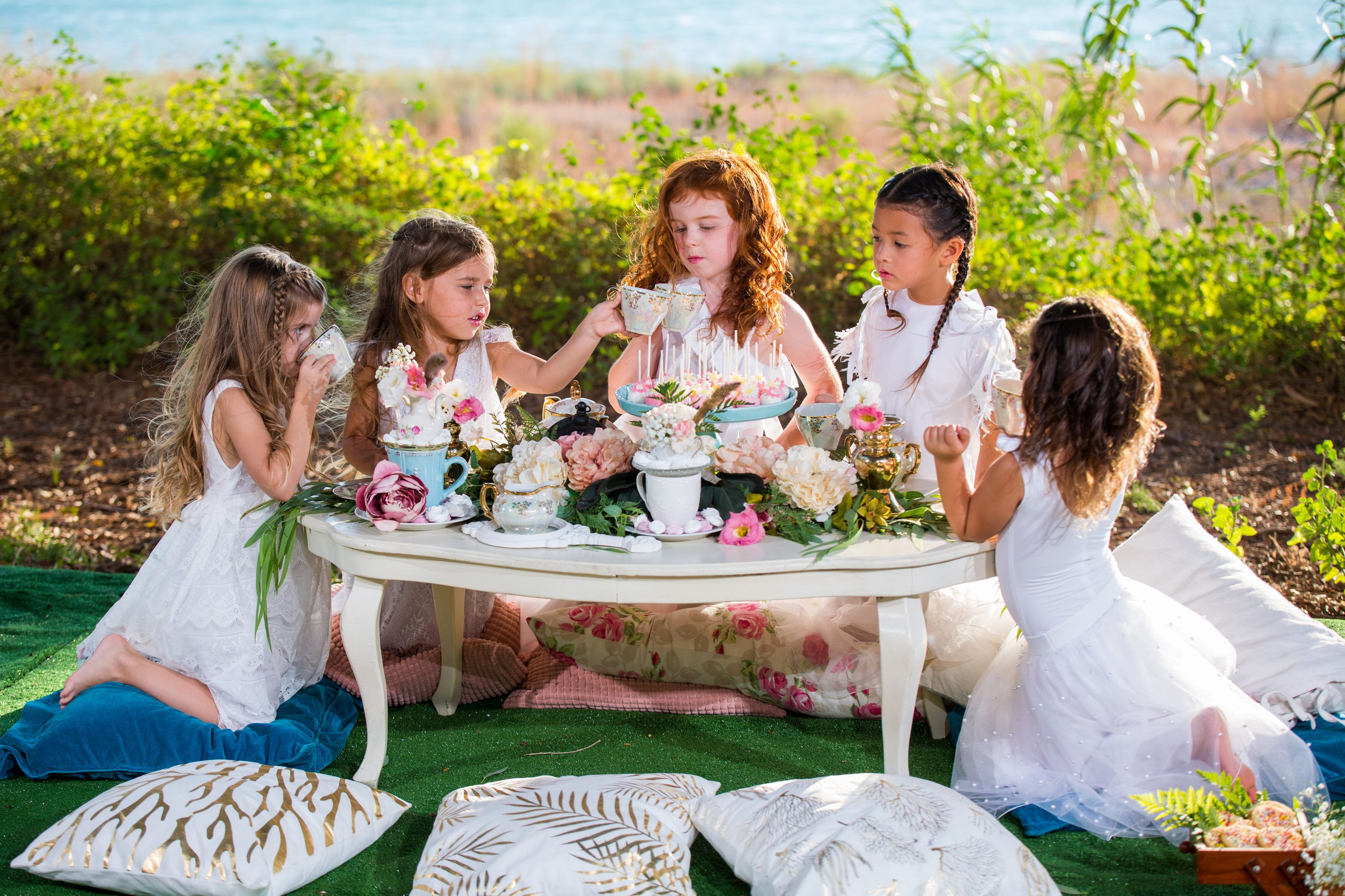 Little bridesmaids. AMIR BUCHNIK PHOTOGRAPHER