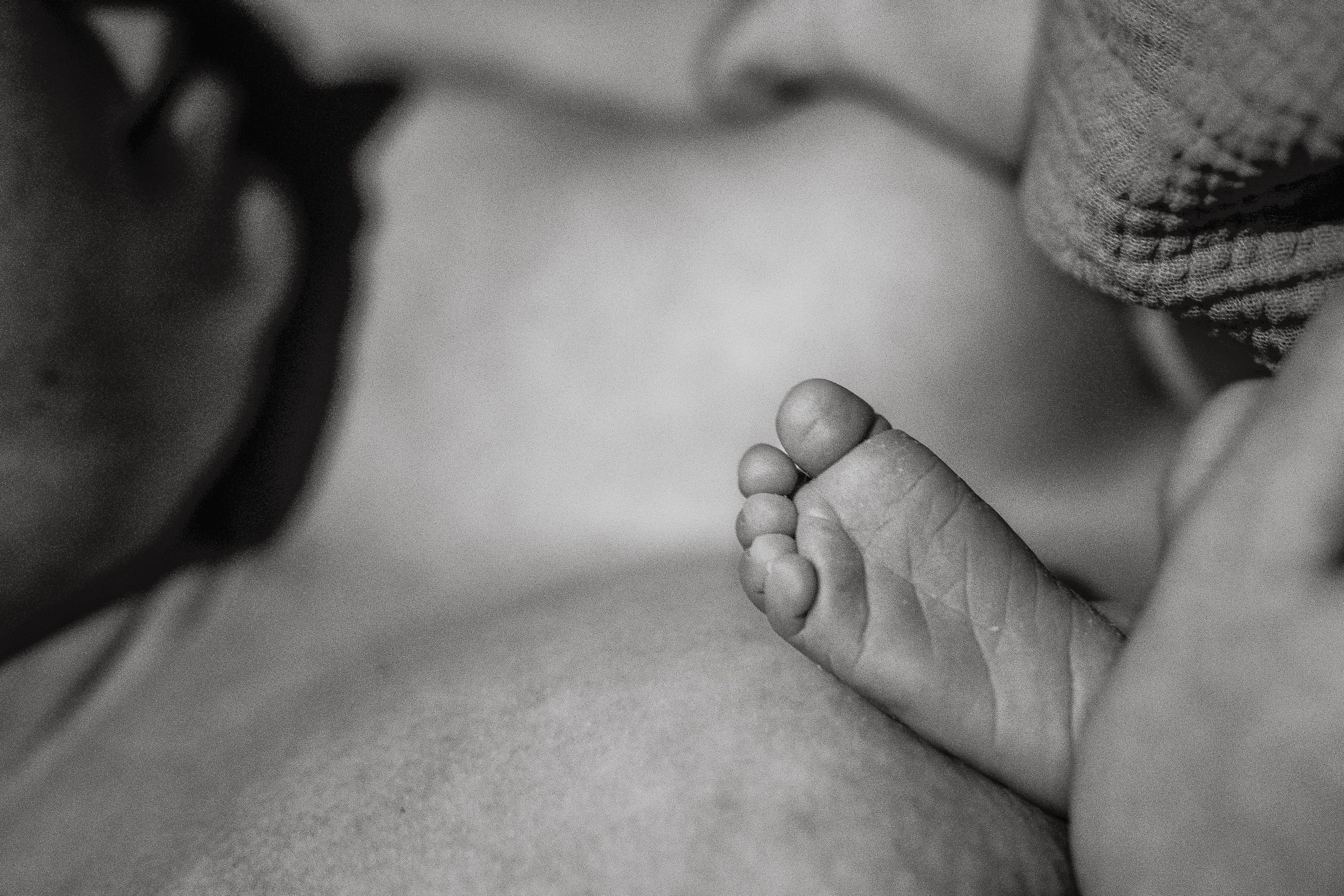 Home birth. Alisa Tant — Family and newborn photographer Bucks County, Montgomery county, Philadelphia, NJ