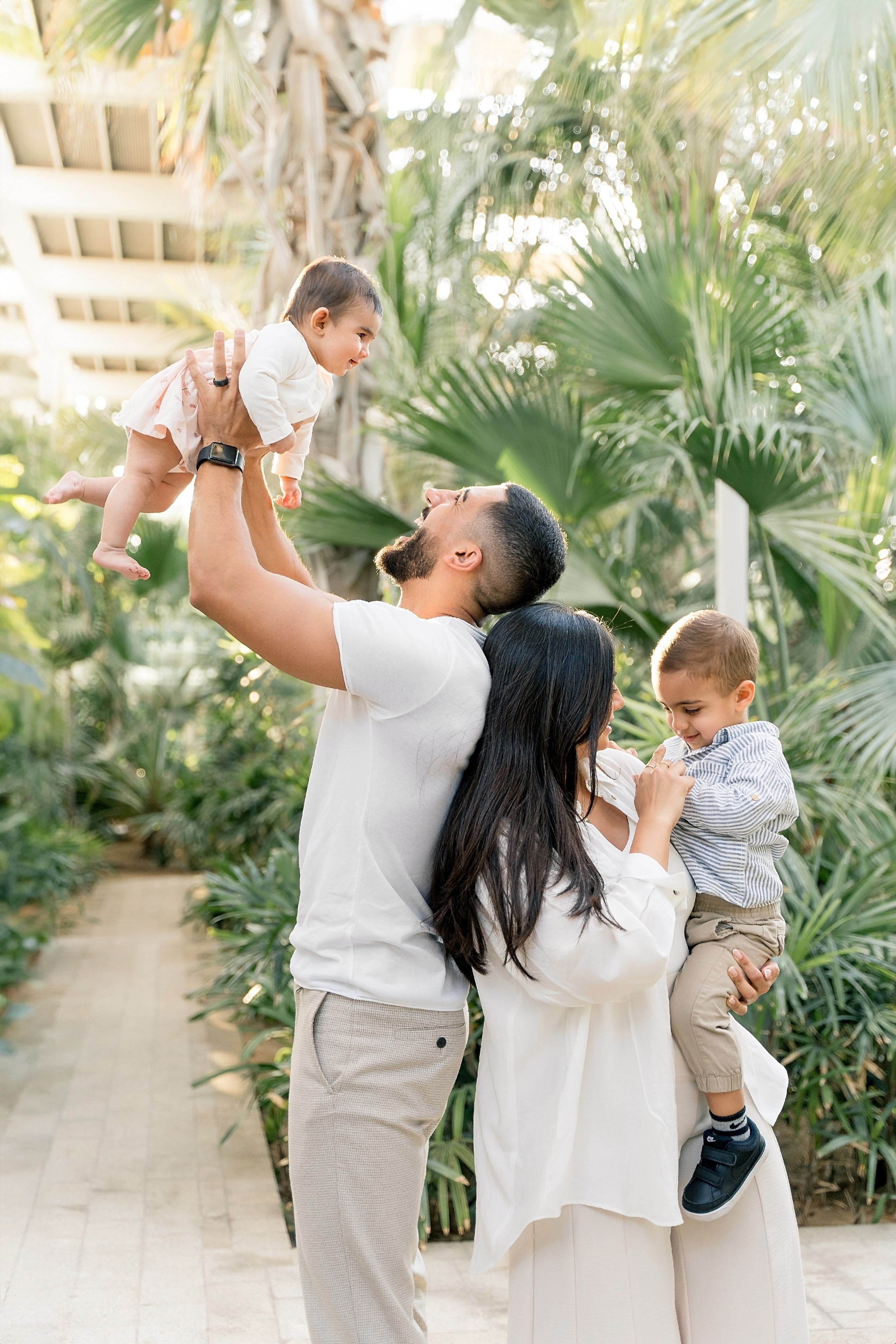 Фотосессия в Umm Al Emarat Park — природная гармония в центре Абу-Даби. Фотограф в Абу Даби Марина