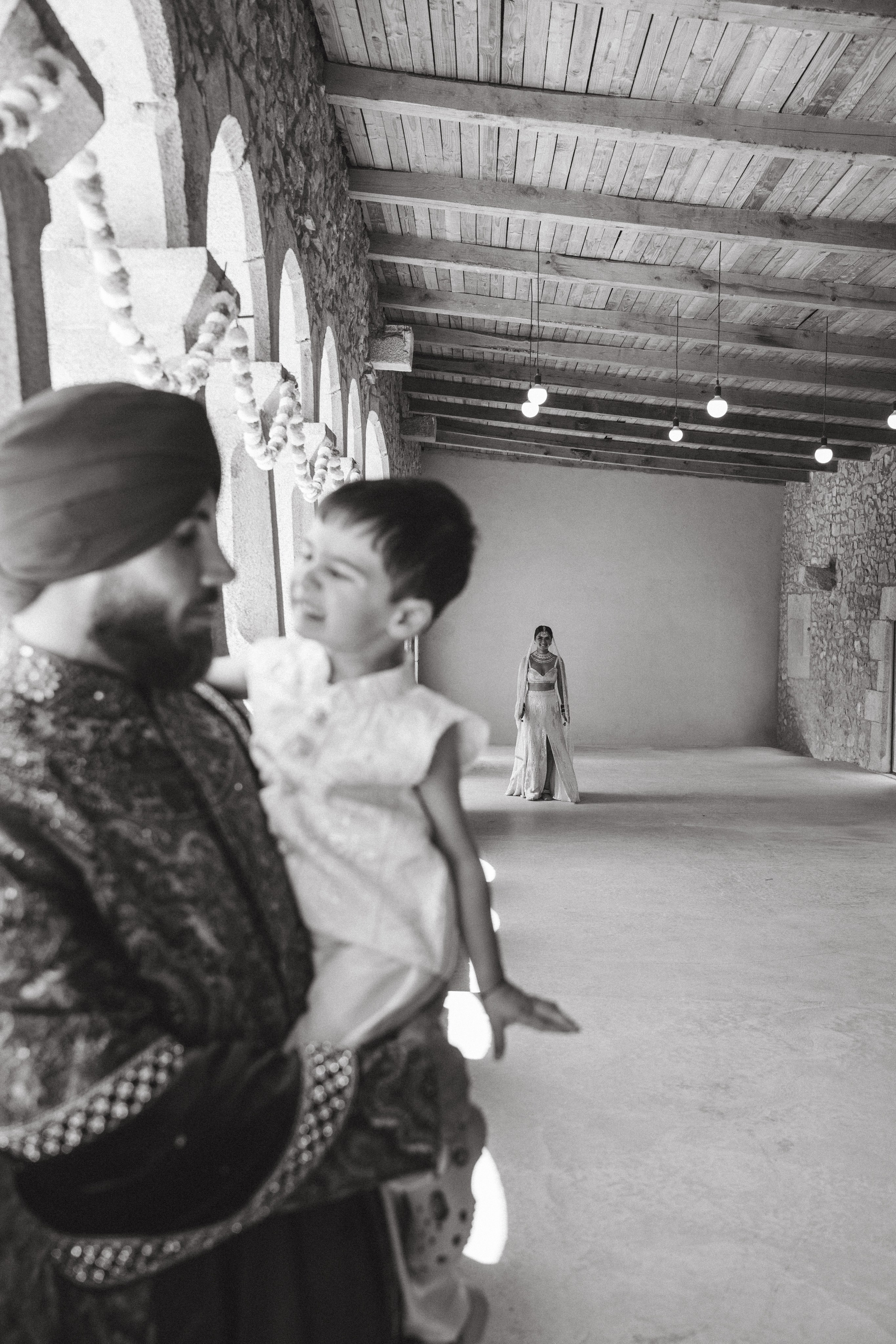 Patrik & Naomi. Monestir Sant Salvi. Paola wedding photographer / videographer in Barcelona