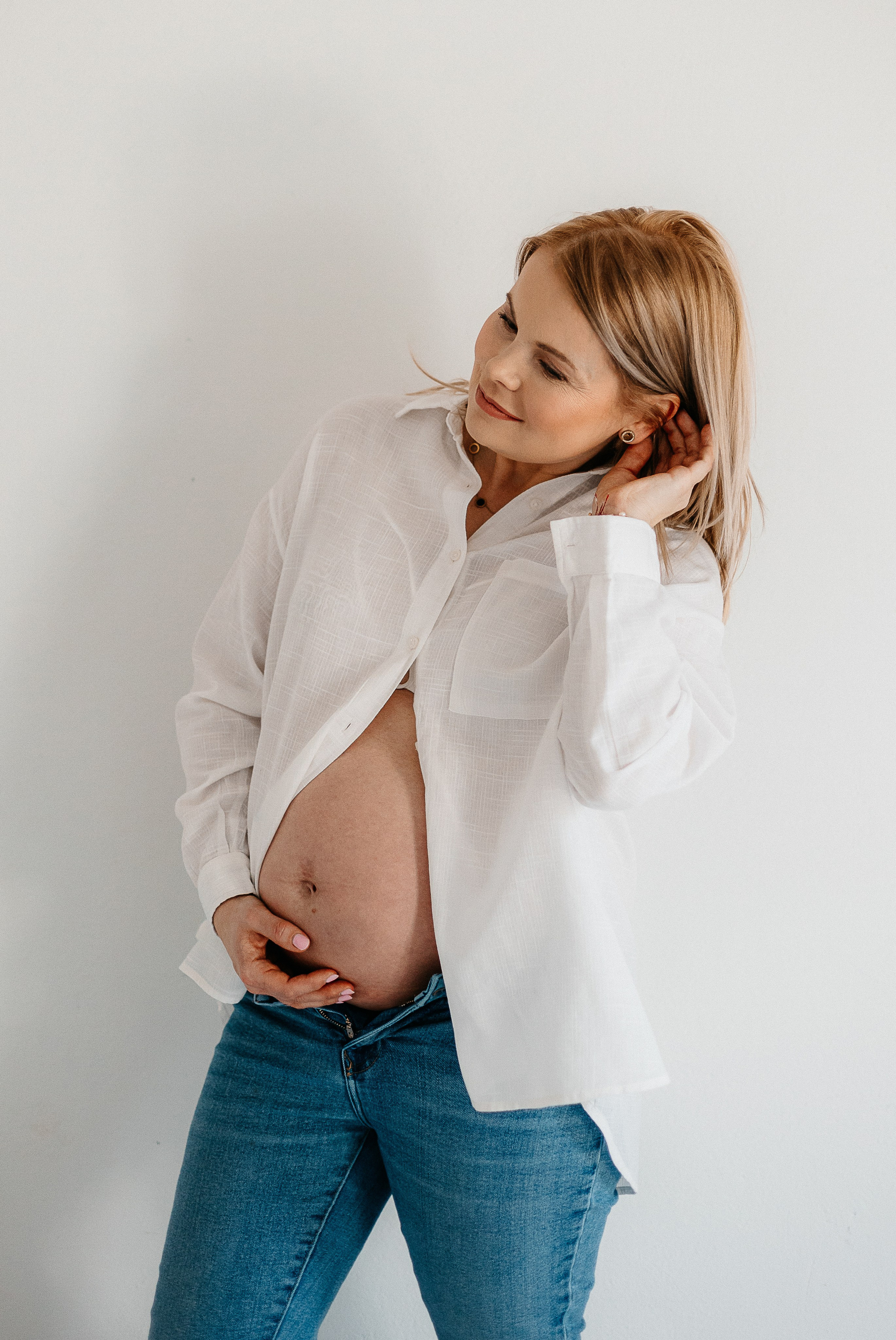 Pełna emocji fotografia sesja ciążowa lifestyle | Natalia Malinowska Fotografia | Augustów Warszawa. Natalia Malinowska Fotografia | Fotograf ślubny i rodzinny Augustów Warszawa