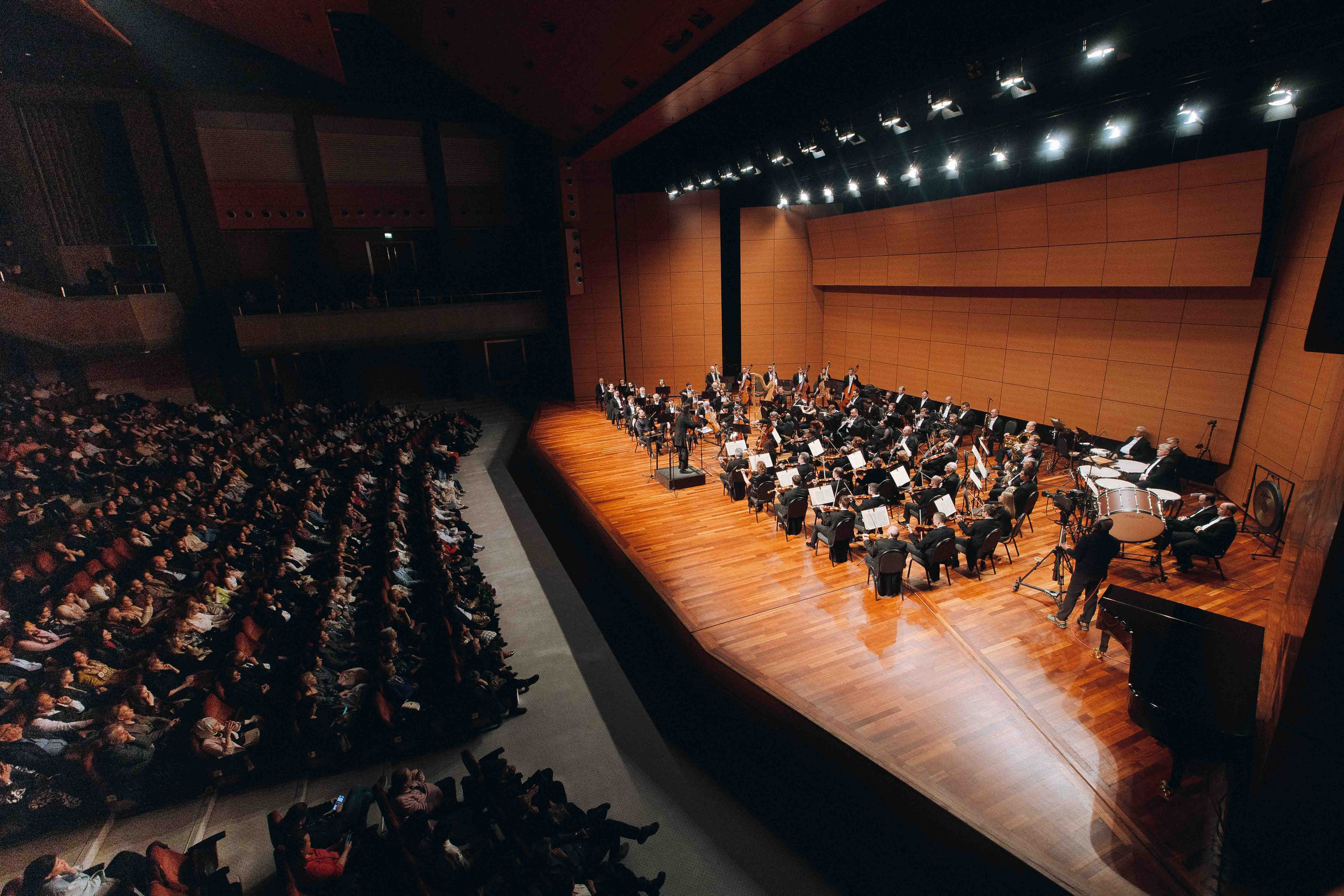 The Tchaikovsky Academic Grand Symphony Orchestra in Istanbul. Wedding&Event photographer Ismail Rzayev in Baku