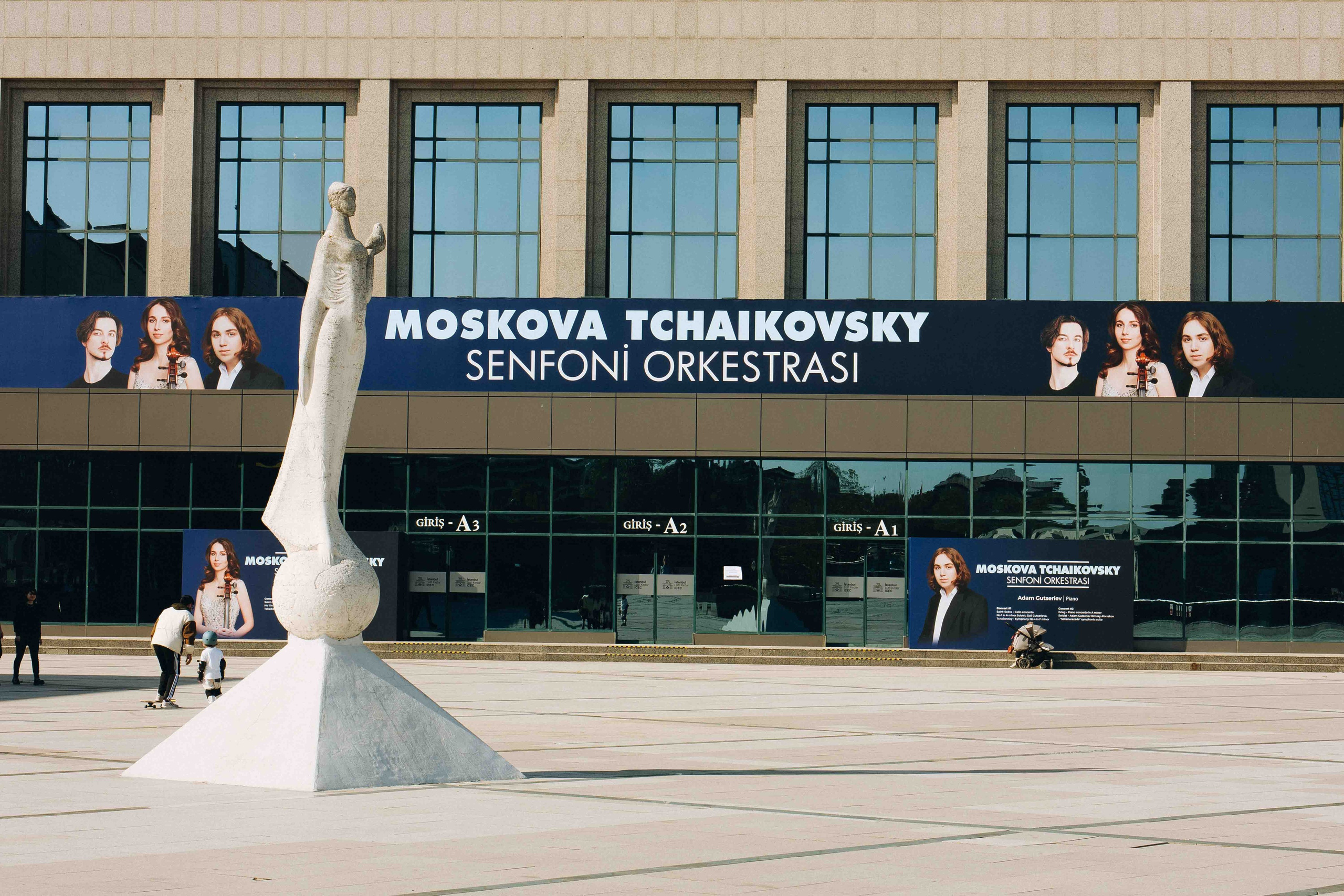 The Tchaikovsky Academic Grand Symphony Orchestra in Istanbul. Wedding&Event photographer Ismail Rzayev in Baku