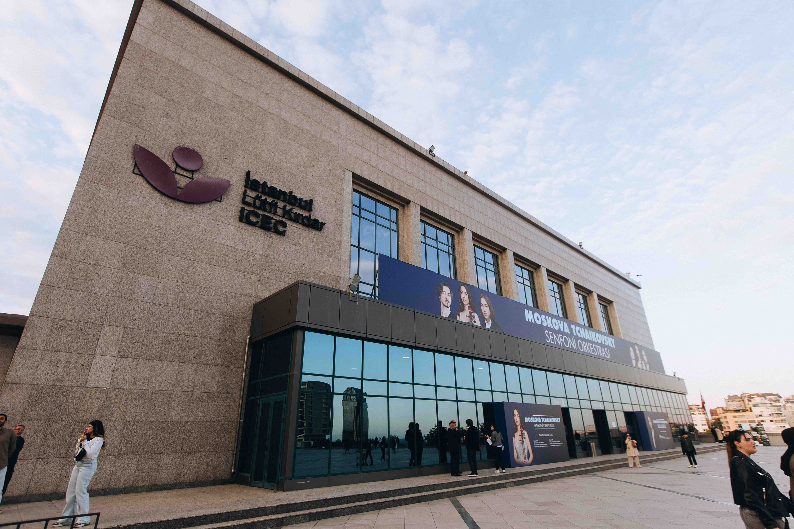 The Tchaikovsky Academic Grand Symphony Orchestra in Istanbul. Wedding&Event photographer Ismail Rzayev in Baku