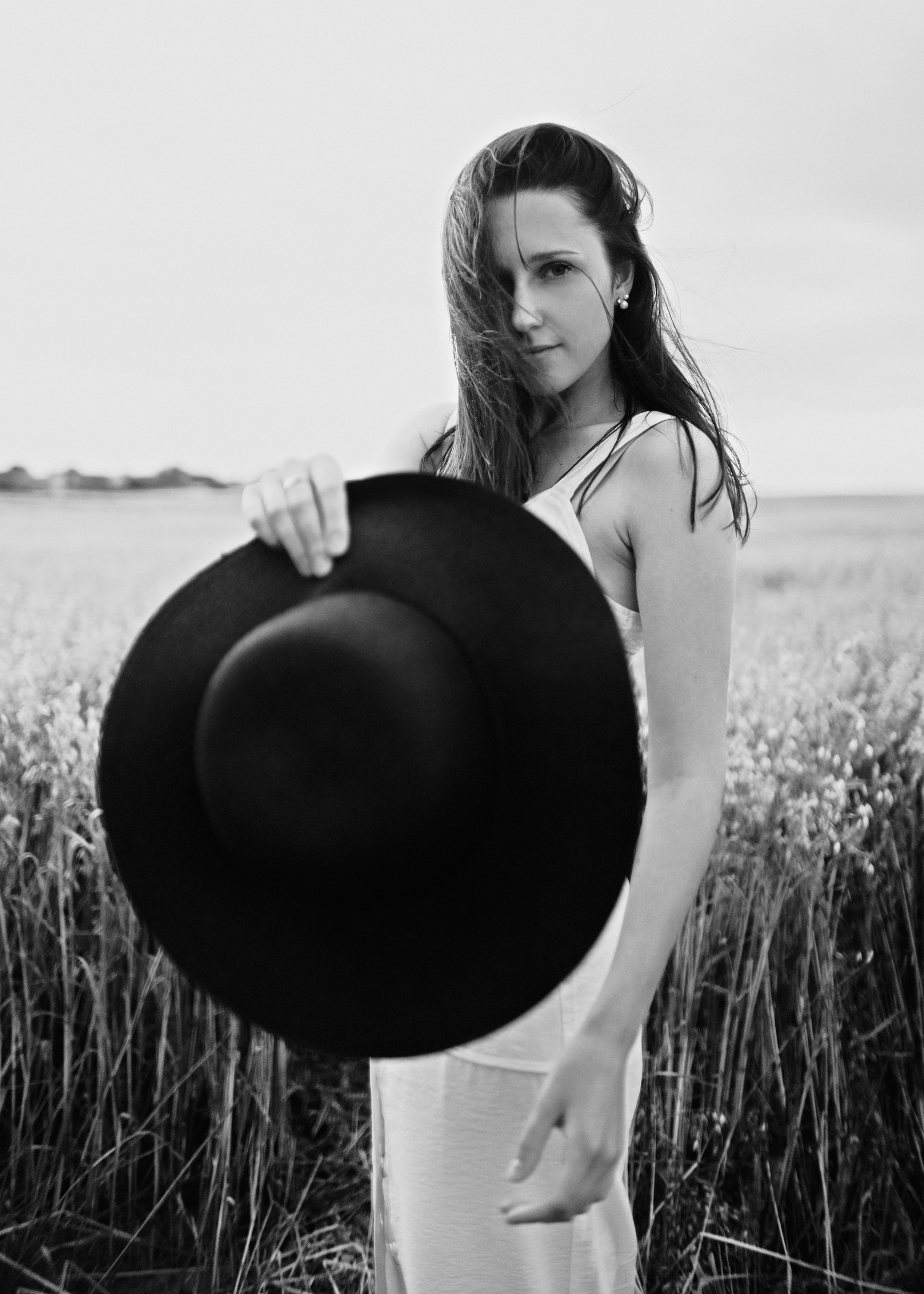 Katya | tenderness in the field. Kaja | fotograf psów we Wrocławiu