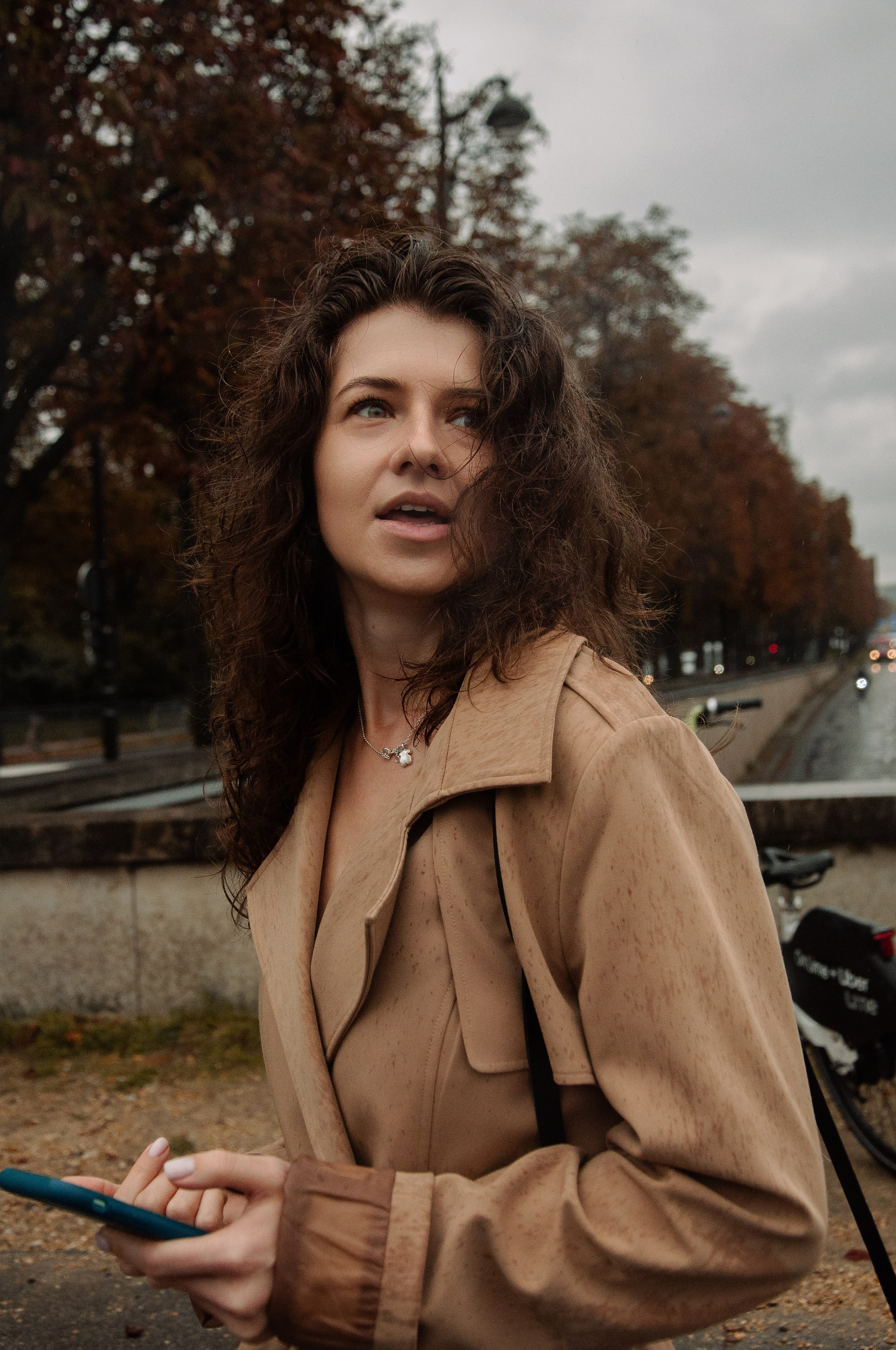 Rainy Paris Photoshoot. Paris photographer — Polina Osipova