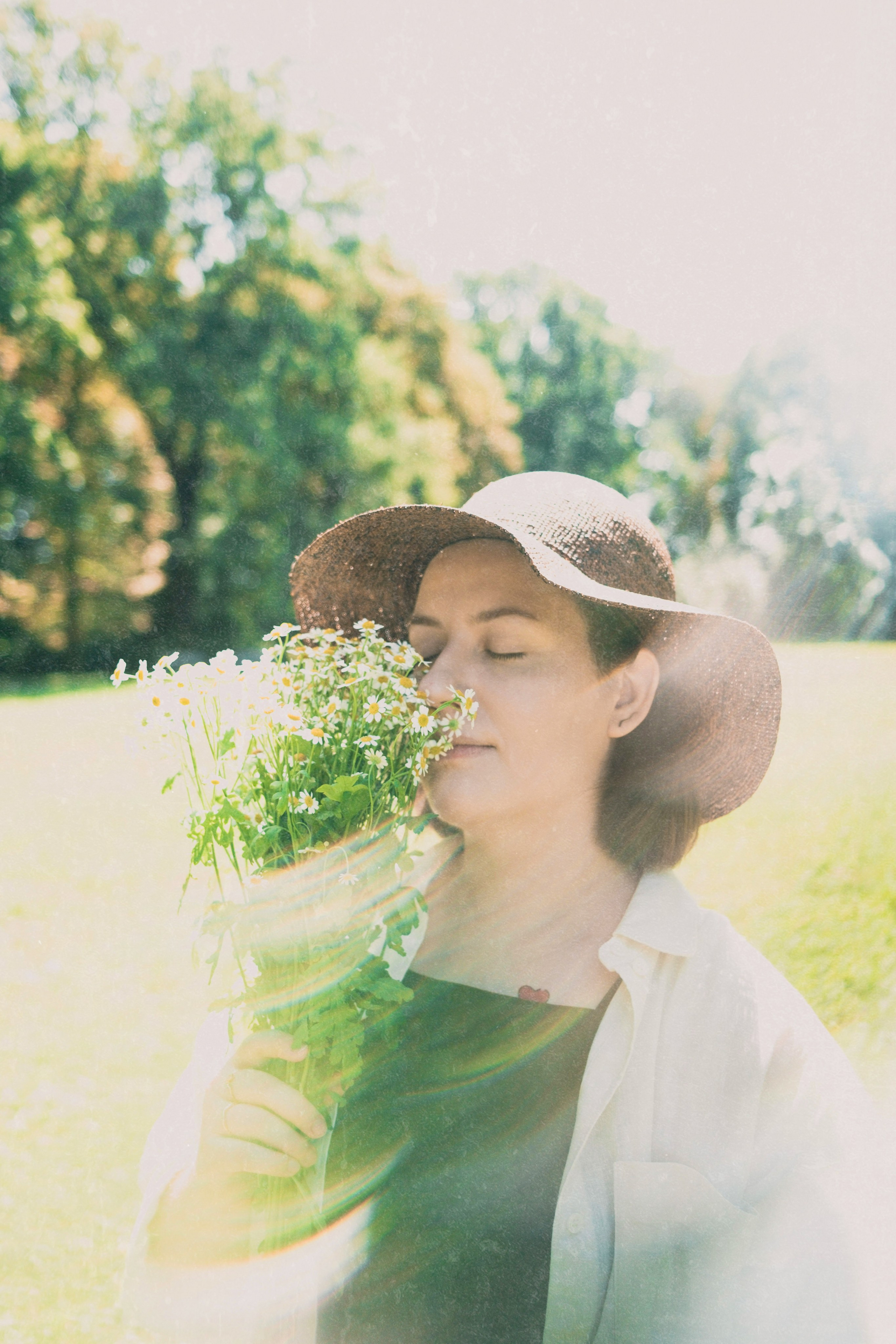 Girls Picnic on the lake. Professional Photographer in Berlin — Portraits, Love Story, Events, F
