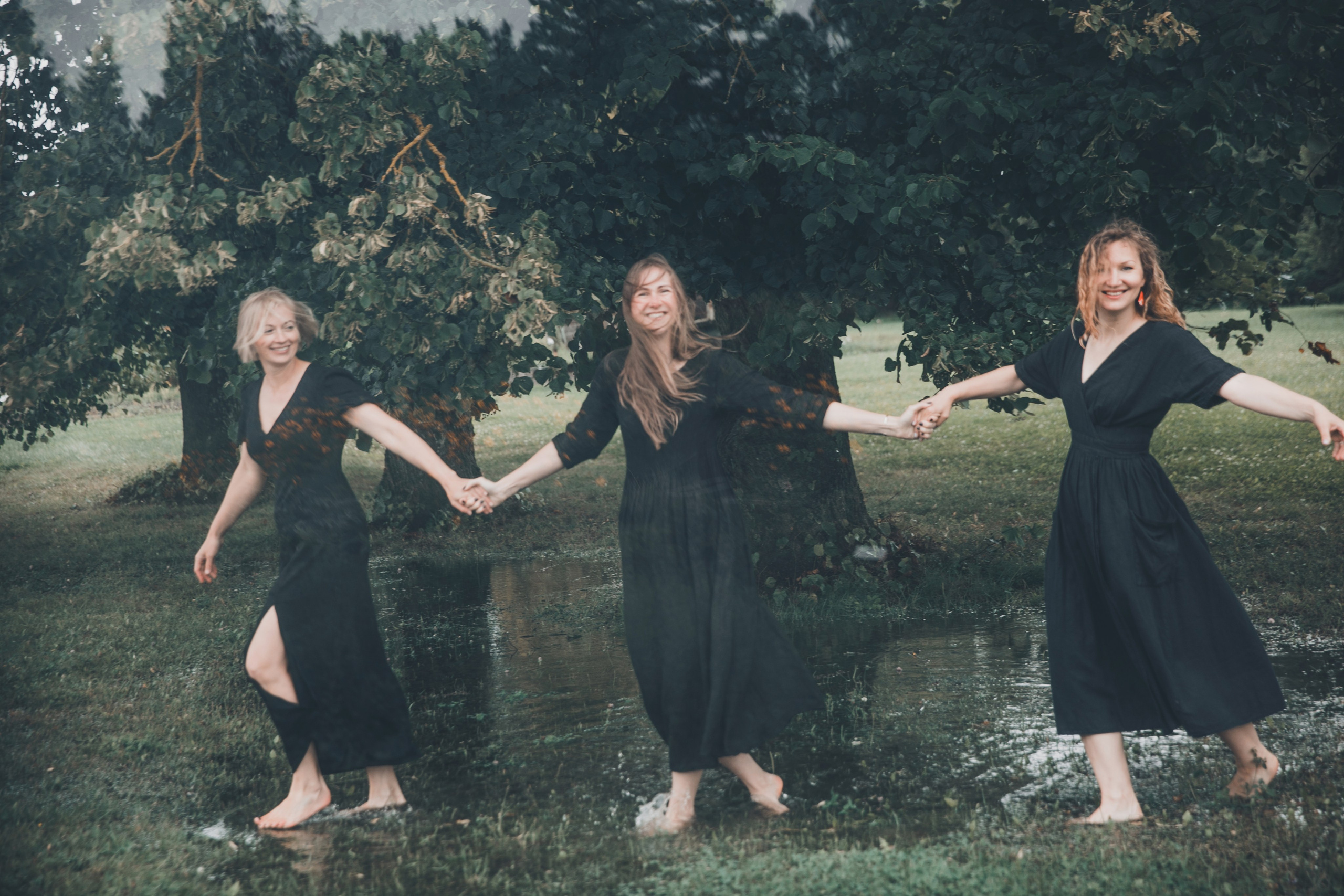 Happy rain. Sandra Garanca Portrait and event photographer