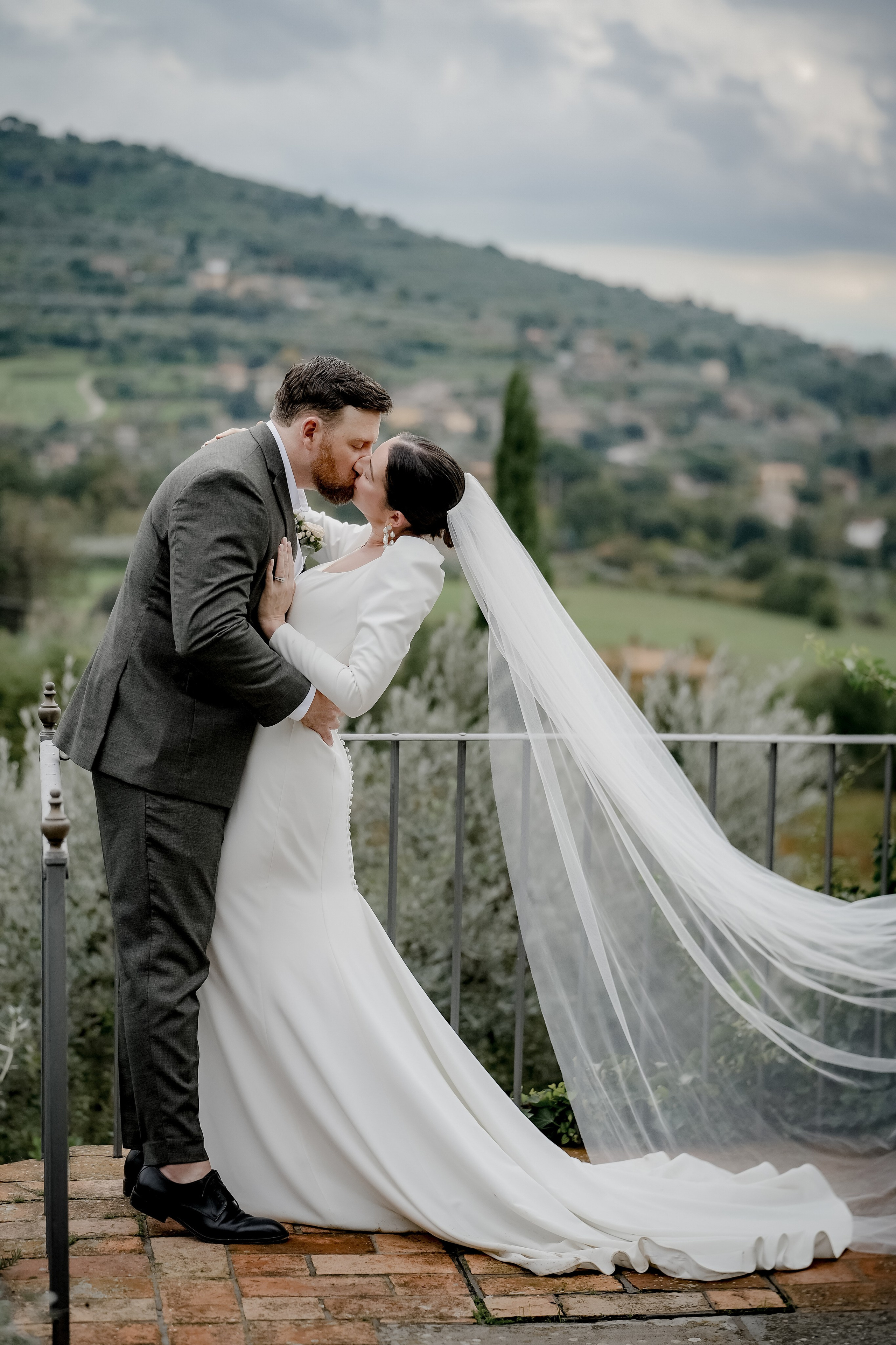 Elopment in Cortona. Villa Falconiere. Wedding Photographer in Italy