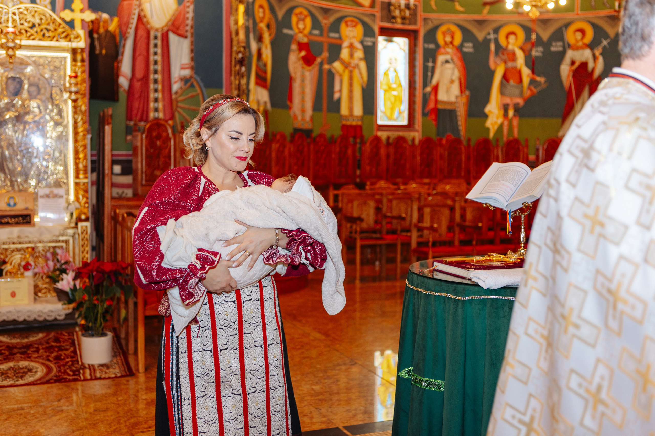 Botezul micuțului Matteo. Cristina Andronache fotograf Brașov fotograf de familie fotograf de nunta Brașov