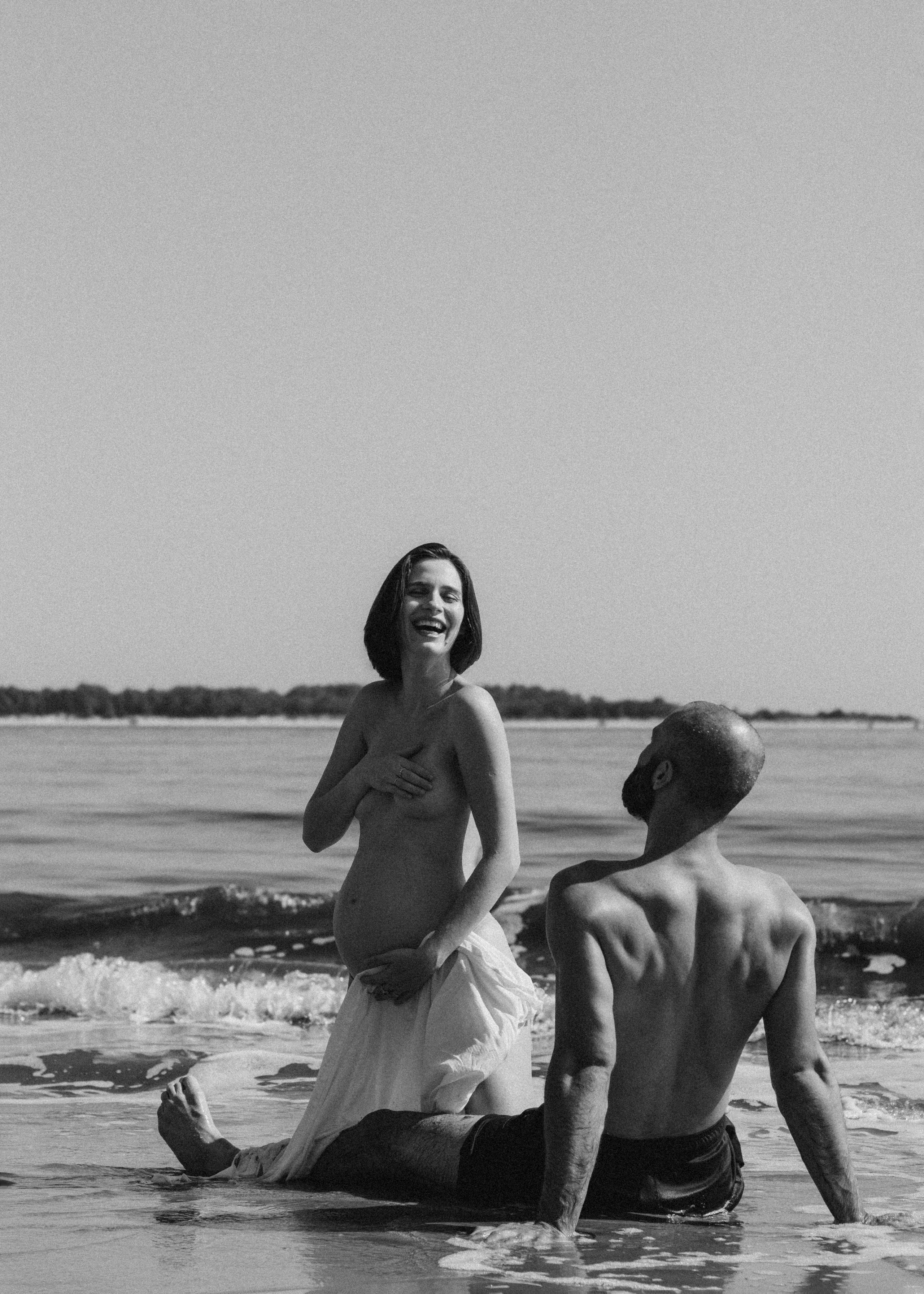 Maternity photoshoot at the beach. Portrait and couples photographer in Florida, Valeriia Honcharova