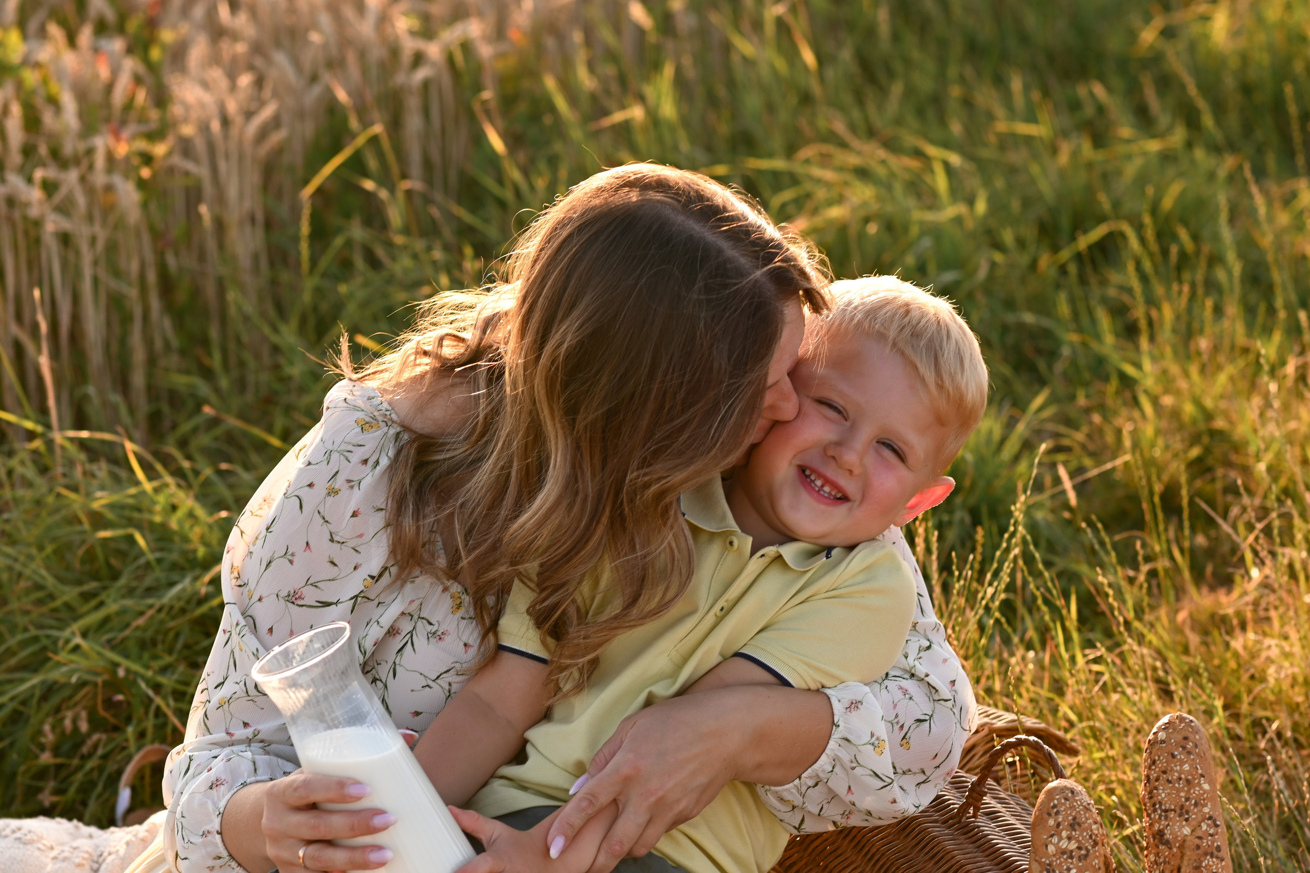 Familienfotoshooting in Weizenfeld. Neugeborene, Baby Fotografin in Düren (NRW) - Vitalina Unruh