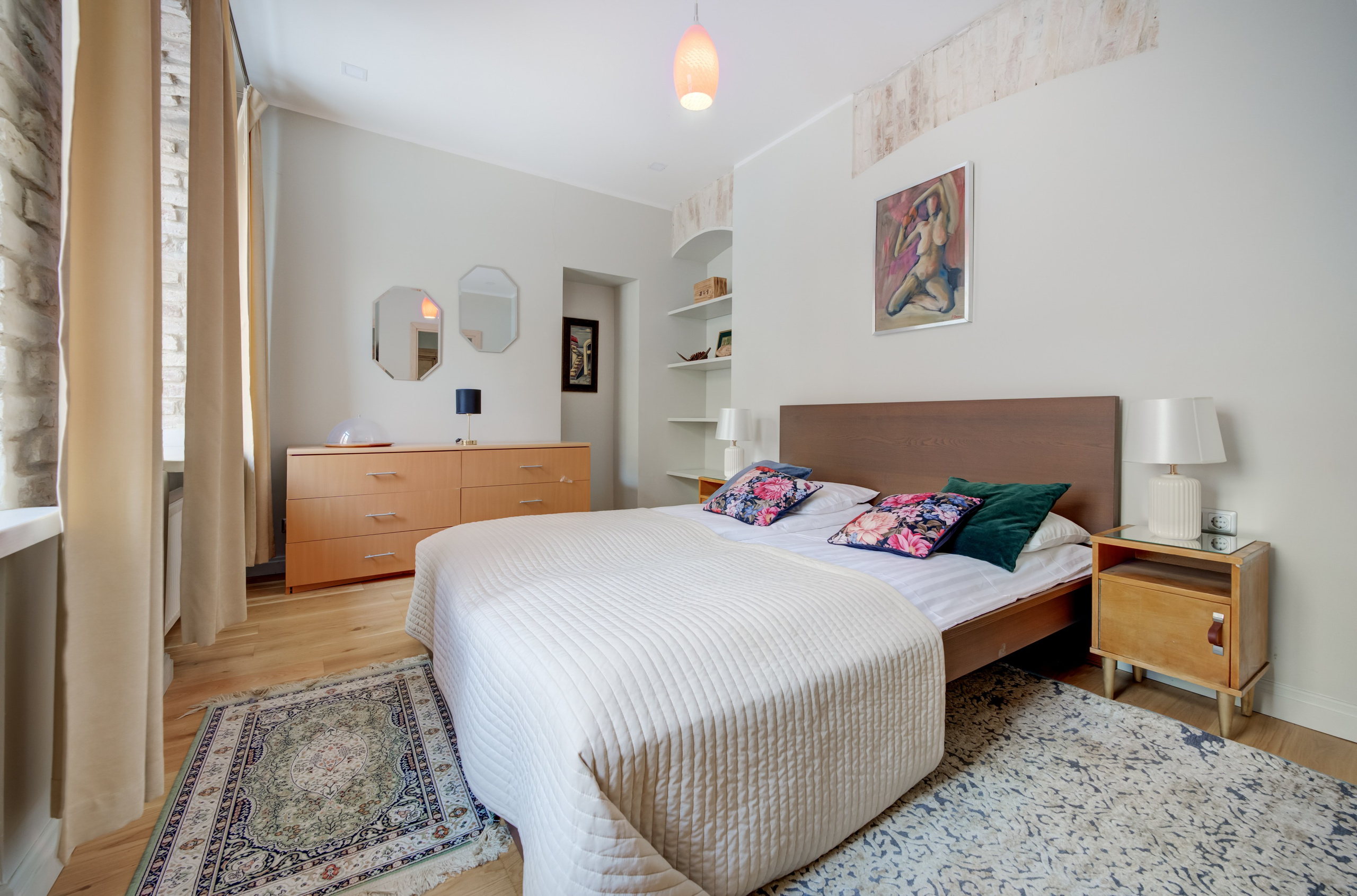 Skubus NT fotografavimas Vilniaus senamiestyje pardavimui ar nuomai.