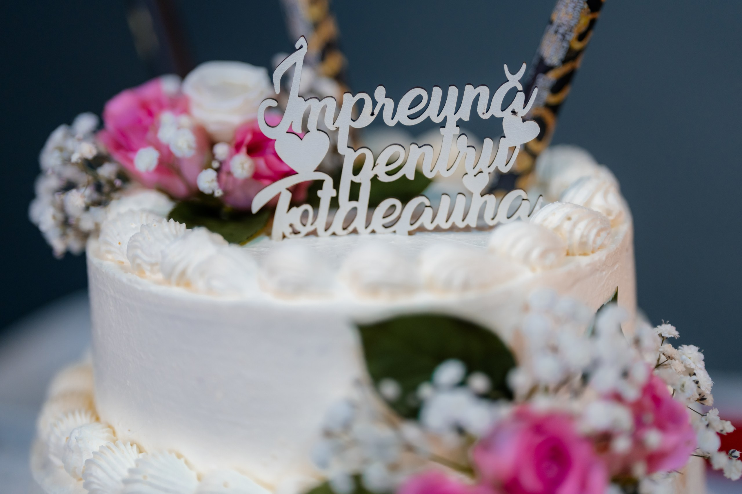 * fotograf stare civilă Siret* fotograf Bucovina* fotograf nuntă Suceava* fotograf Iași Botoșani* stare civilă tradițională* ie românească nuntă* AlinoFotoStudio* fotograf Andrei și Andreea- Alin Chirilă fotograf – stare civilă Siret, Suceava, Andrei și Andreea în ie tradițională, poveste spusă prin fotografiefotograf stare civilă Siret Suceava Alin Chirilă – miri îmbrăcați în costum tradițional bucovineanAlin Chirilă fotograf nuntă Siret Suceava – stare civilă autentică în Bucovina, emoții realefotograf Siret Suceava Alin Chirilă – Andrei și Andreea la starea civilă în ie tradiționalăstare civilă Siret fotograf Alin Chirilă – cadre naturale cu miri în costum popular din Bucovinafotograf nuntă Siret Suceava Alin Chirilă – povestitor prin fotografie, moment emoționant la starea civilăAlin Chirilă fotograf stare civilă Siret – iubire autentică surprinsă în stil documentarfotograf Bucovina Siret Alin Chirilă – stare civilă în ie tradițională, cadre pline de emoțieAlin Chirilă fotograf Suceava – Andrei și Andreea spun DA la starea civilă în Siretfotograf stare civilă Suceava Siret Alin Chirilă – poveste de iubire în stil tradițional românesc - Alin Chirilă fotograf profesionist, AlinoFotoStudio, fotograf evenimente Siret, Suceava County, Iași, Bacău County, Botoșani, Neamț County, fotograf nunți, botezuri, cununii civile, portrete și momente autentice surprinse elegant.- Alin Chirilă surprinde momente elegante de nuntă și evenimente speciale prin AlinoFotoStudio, fotograf disponibil în Siret, Suceava County, Iași, Bacău County, Botoșani și Neamț County, specializat în nunți, botezuri și cununii civile. - Alin Chirilă fotograf profesionist, AlinoFotoStudio, fotograf nuntă și evenimente în Siret, Suceava, Iași, Bacău, Botoșani și Piatra Neamț, fotograf nunți, botezuri, cununie civilă, ședințe foto, trash the dress, logodnă, familie, portrete și fotografii autentice. - AlinoFotoStudio by Alin Chirilă, fotograf evenimente premium în Suceava County, Iași County, Bacău County, Botoșani County și Neamț County, fotograf de familie, fotograf ceremonii religioase, petreceri și momente emoționante. - Alin Chirilă fotograf, povestitor prin fotografie, servicii foto profesionale pentru mireasă, mire, pregătiri nuntă, biserică, restaurant, valsul mirilor, tradiții românești și amintiri de neuitat în Moldova.