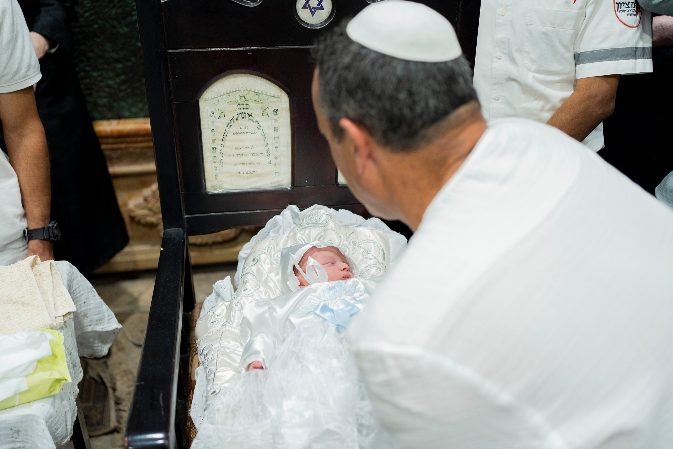 הברית של נחמן חזן. יוסף מזרחי צילום חתונה, ברית וזוגיות. צלם מקצועי שאוהב להוציא אתכם הכי יפים ברגעים הכי מרגשים