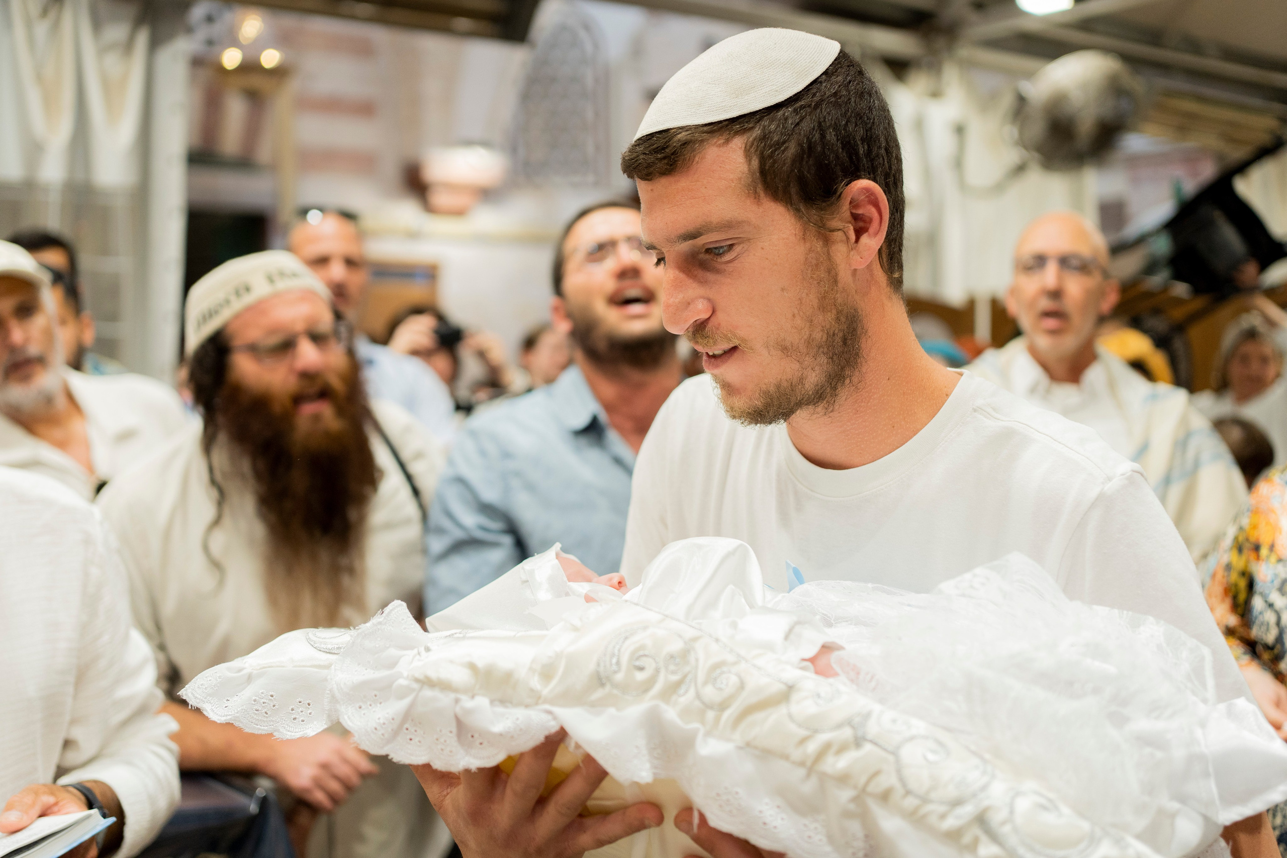 הברית של נחמן חזן. יוסף מזרחי צילום חתונה, ברית וזוגיות. צלם מקצועי שאוהב להוציא אתכם הכי יפים ברגעים הכי מרגשים