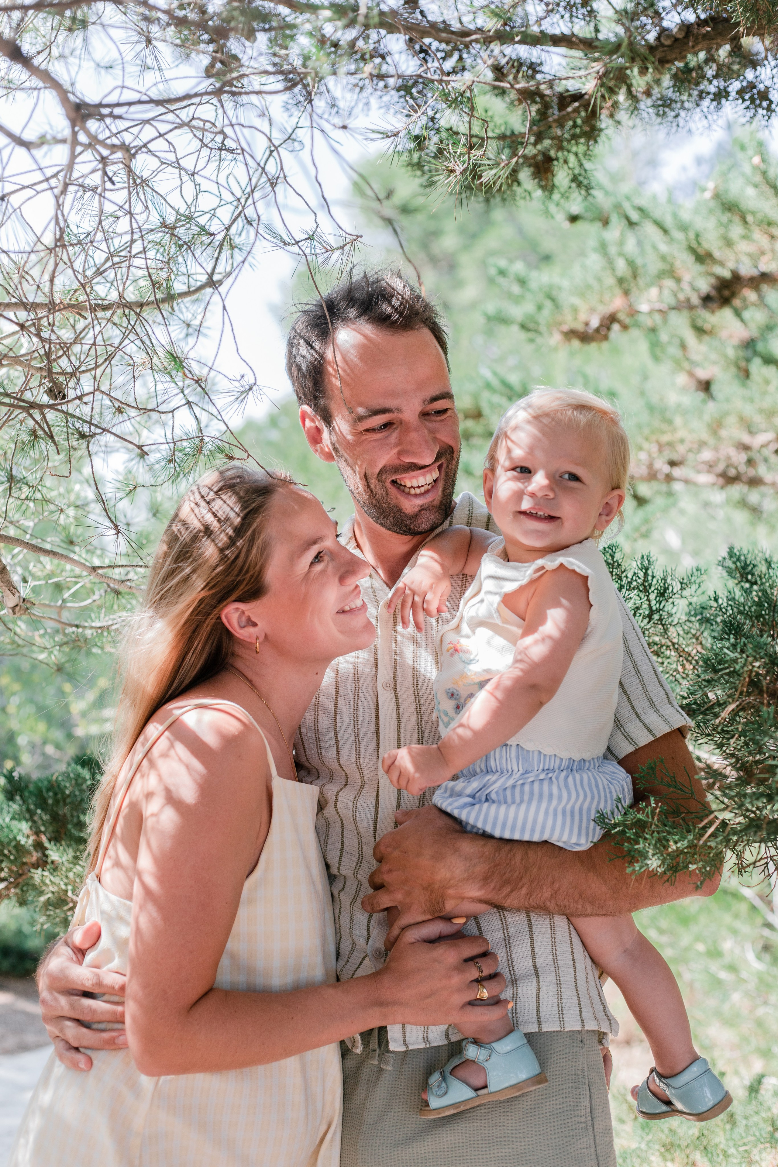 Elise et sa famille. Studio photo « Partage ton bonheur » – Photographe famille près de Châtellerault, Poitiers et Tours