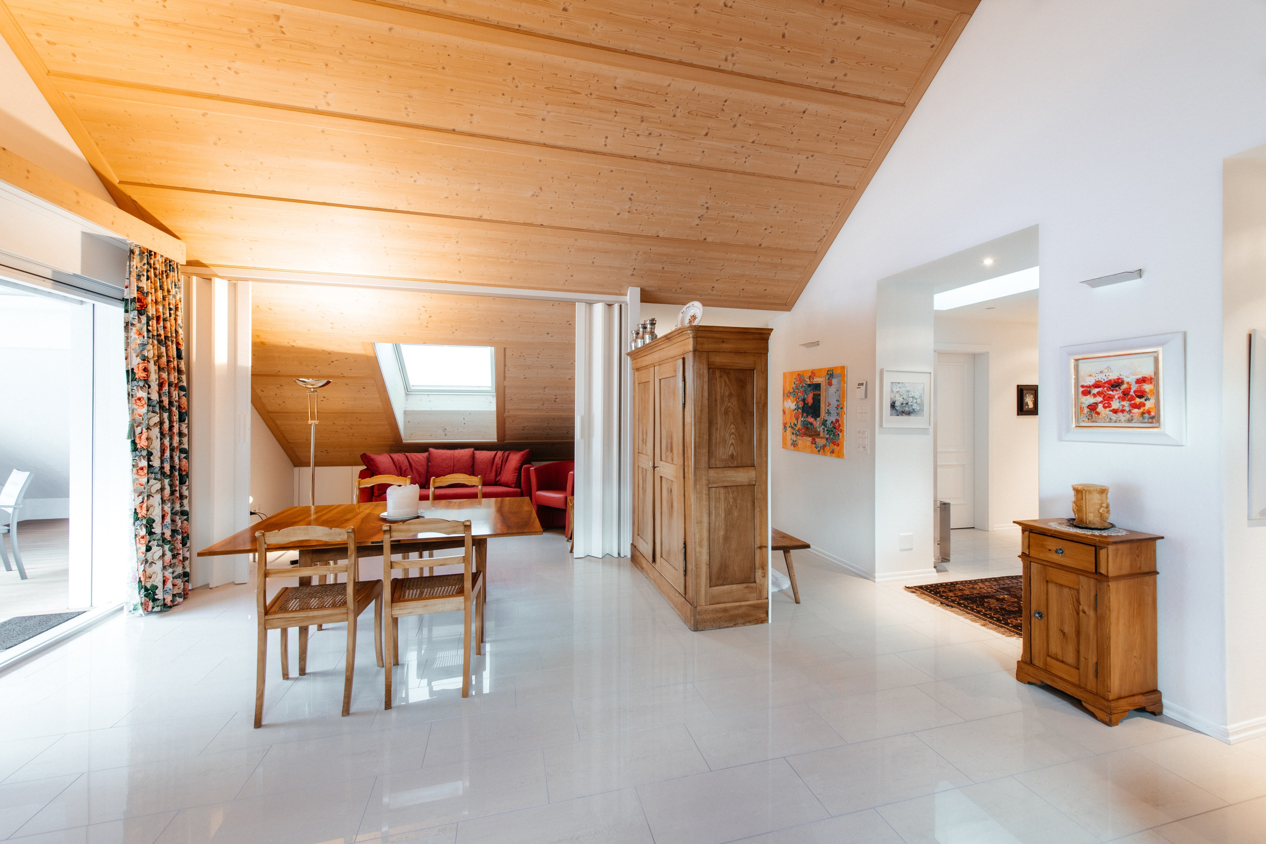 Wohnung, ENGELBERG, OBWALDEN. Hallo! Ich bin Elena und arbeite als Immobilienfotografin