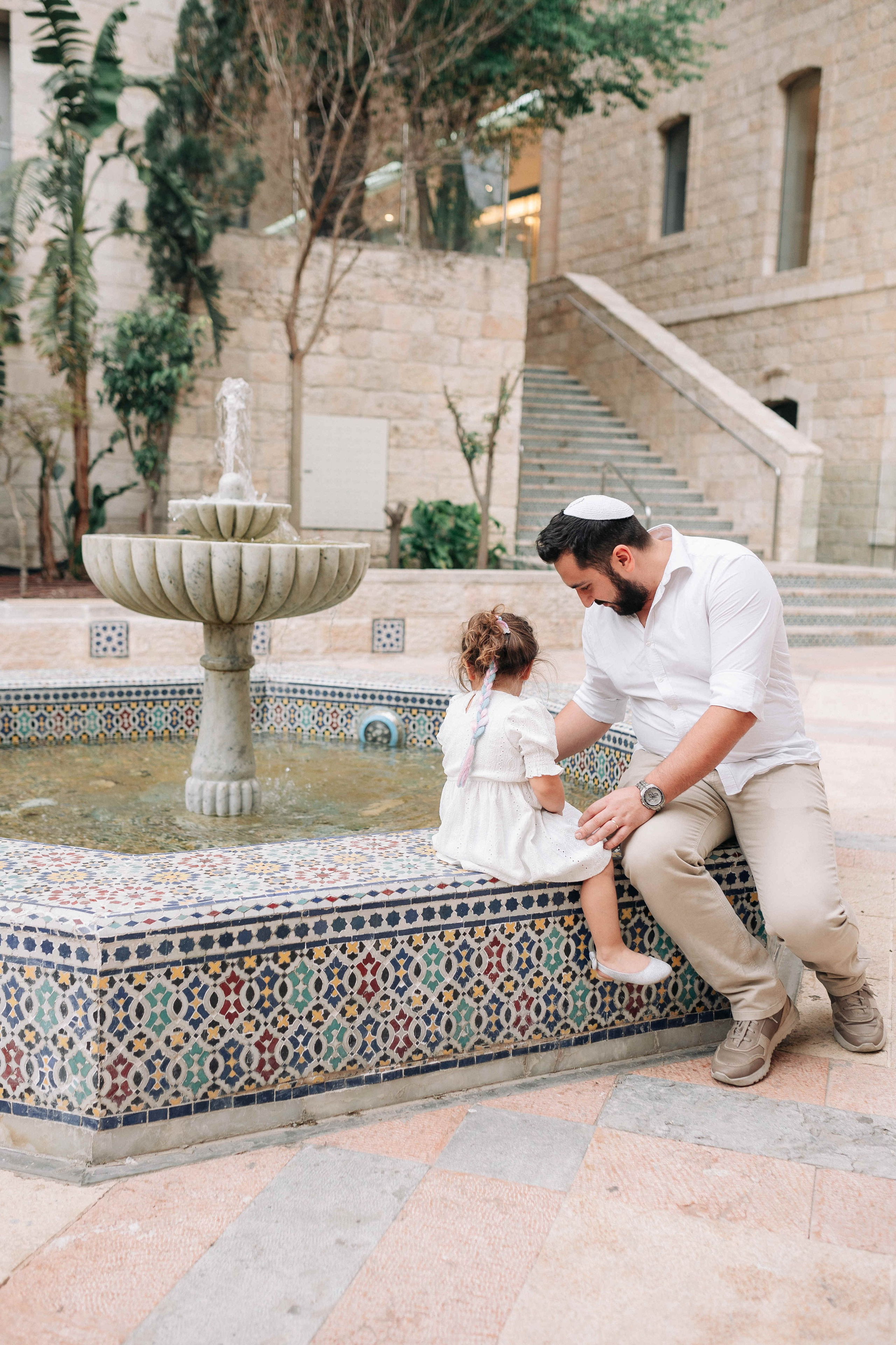 EXPECTING A BABY, JERUSALEM. PHOTOGRAPHER IN ISRAEL