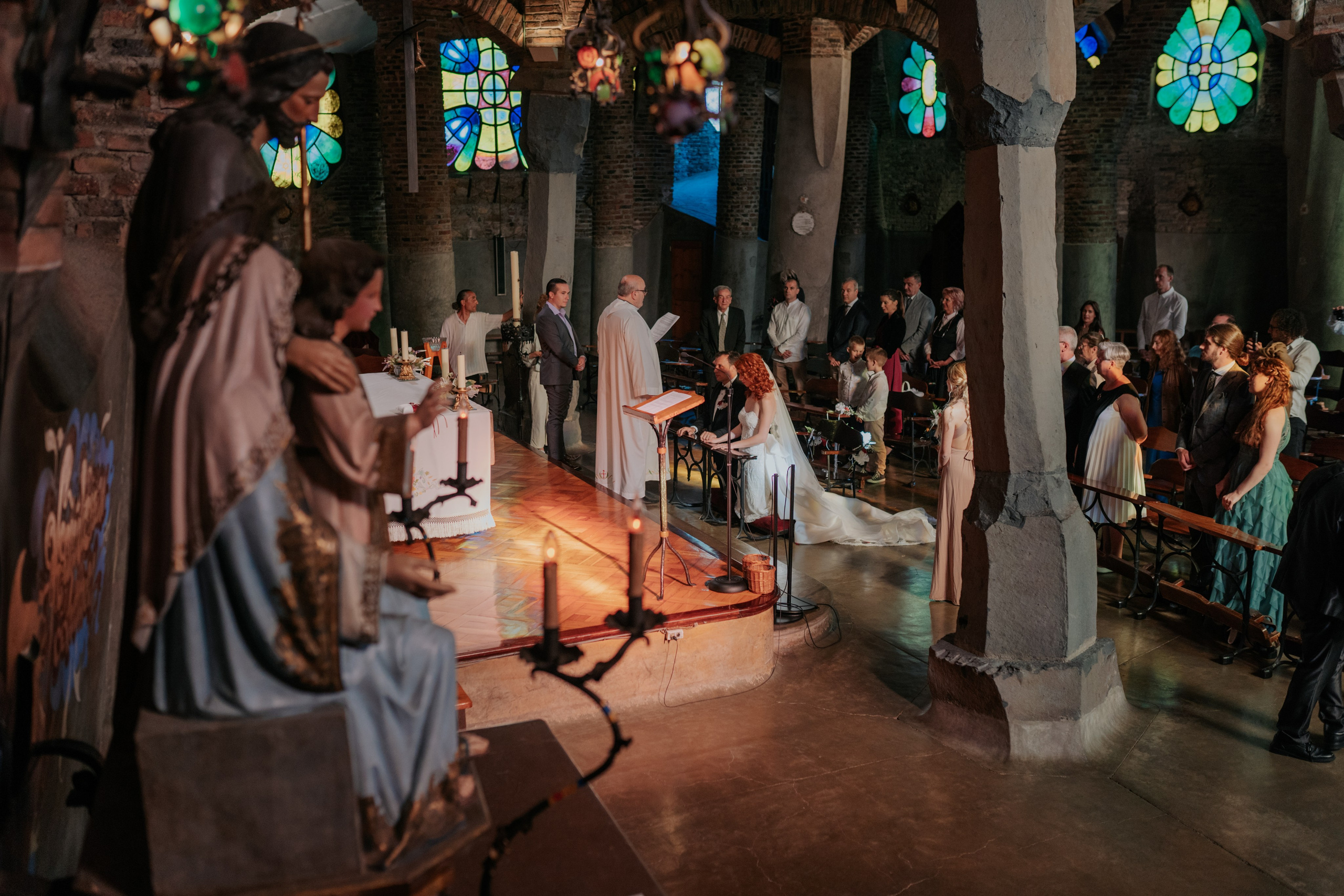 Havie & Isabel — a wedding in Gaudí’s Crypt. DiaFoto Weddings · Premium Destination Wedding Photographer & Videographer in Barcelona