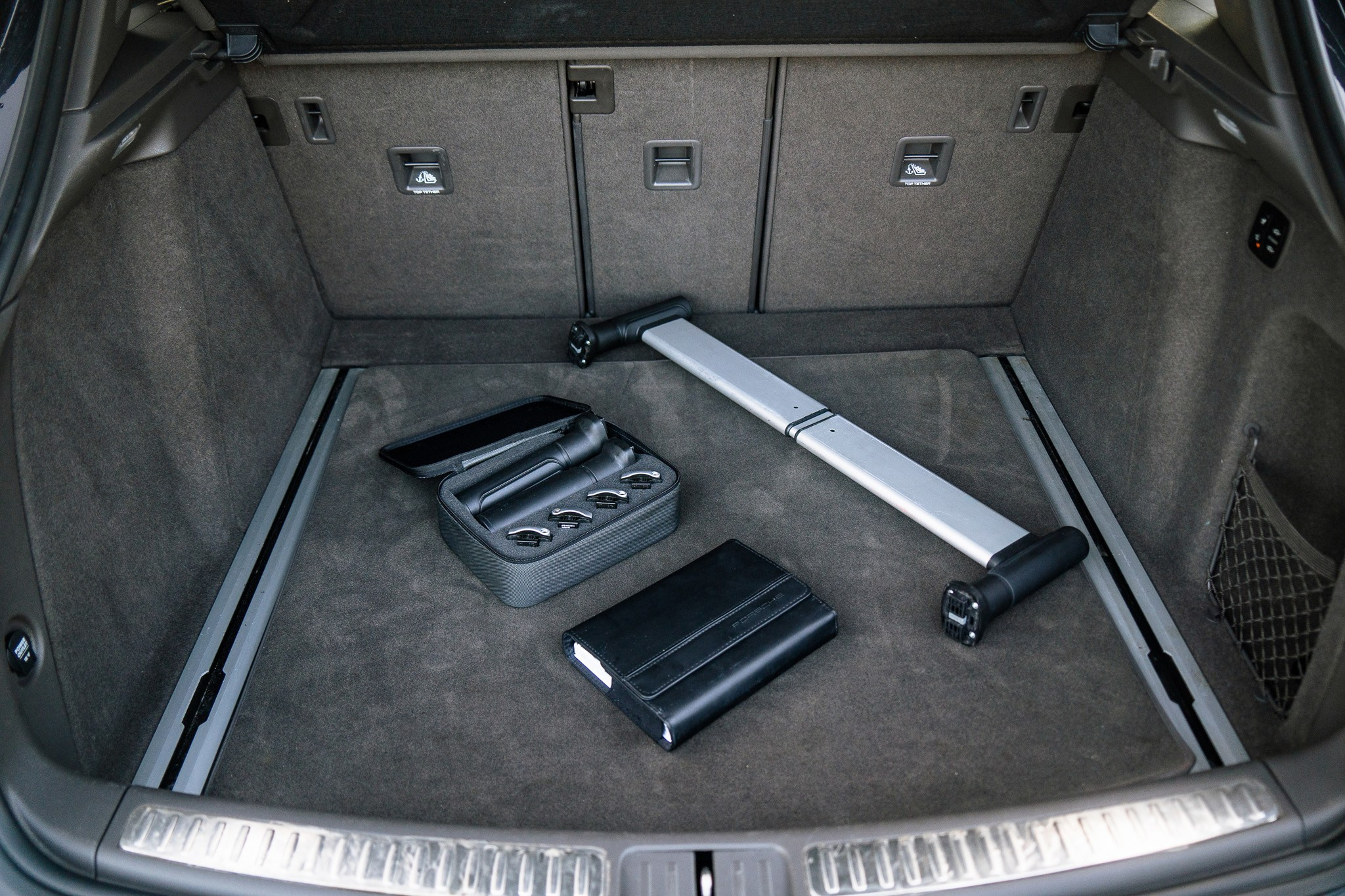 PORSCHE macan. LOHA VISUALS — AUTOMOTIVE PHOTOGRAPHY