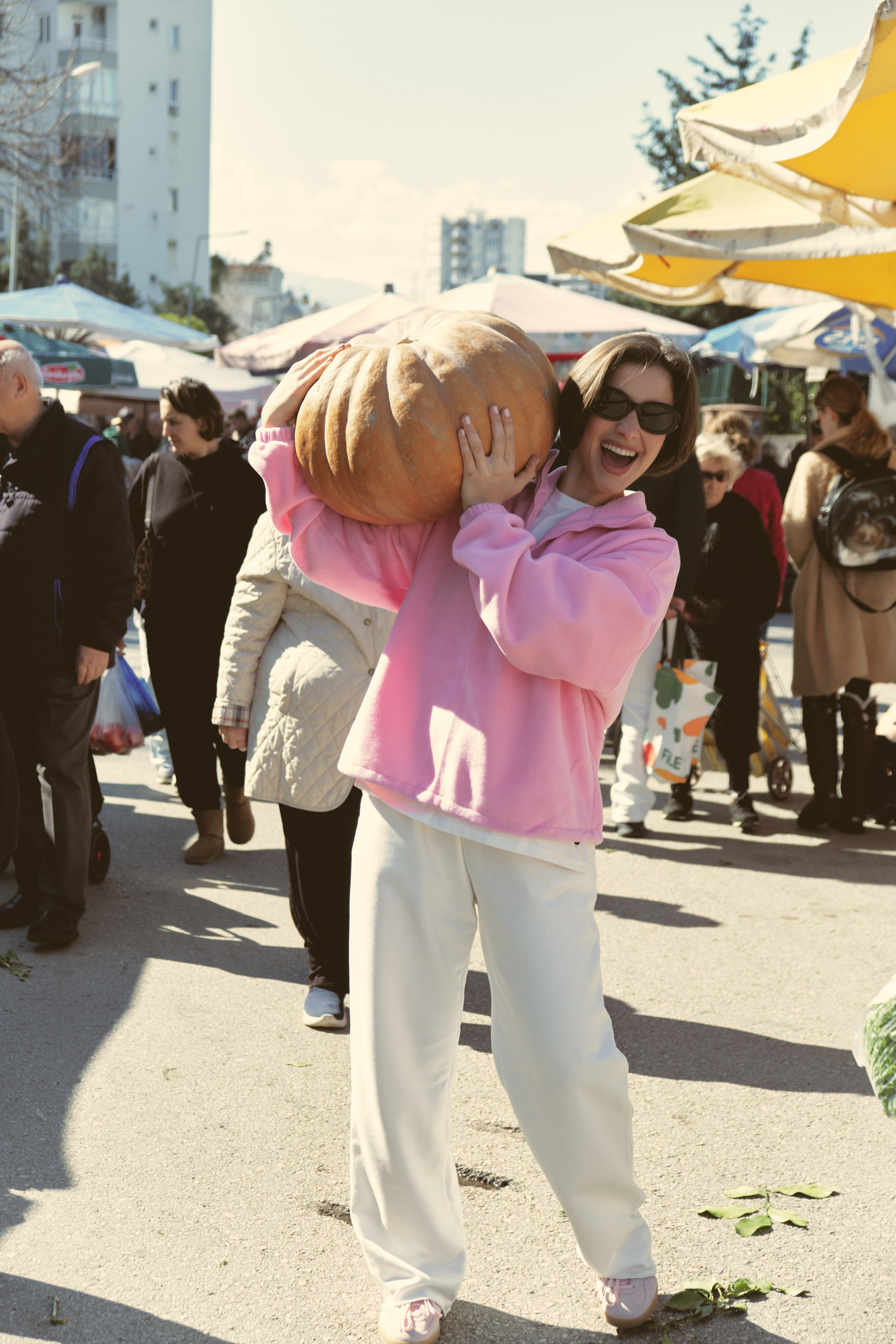 Mirsa Spring'25. Commercial fashion photographer based in Turkey and Europe