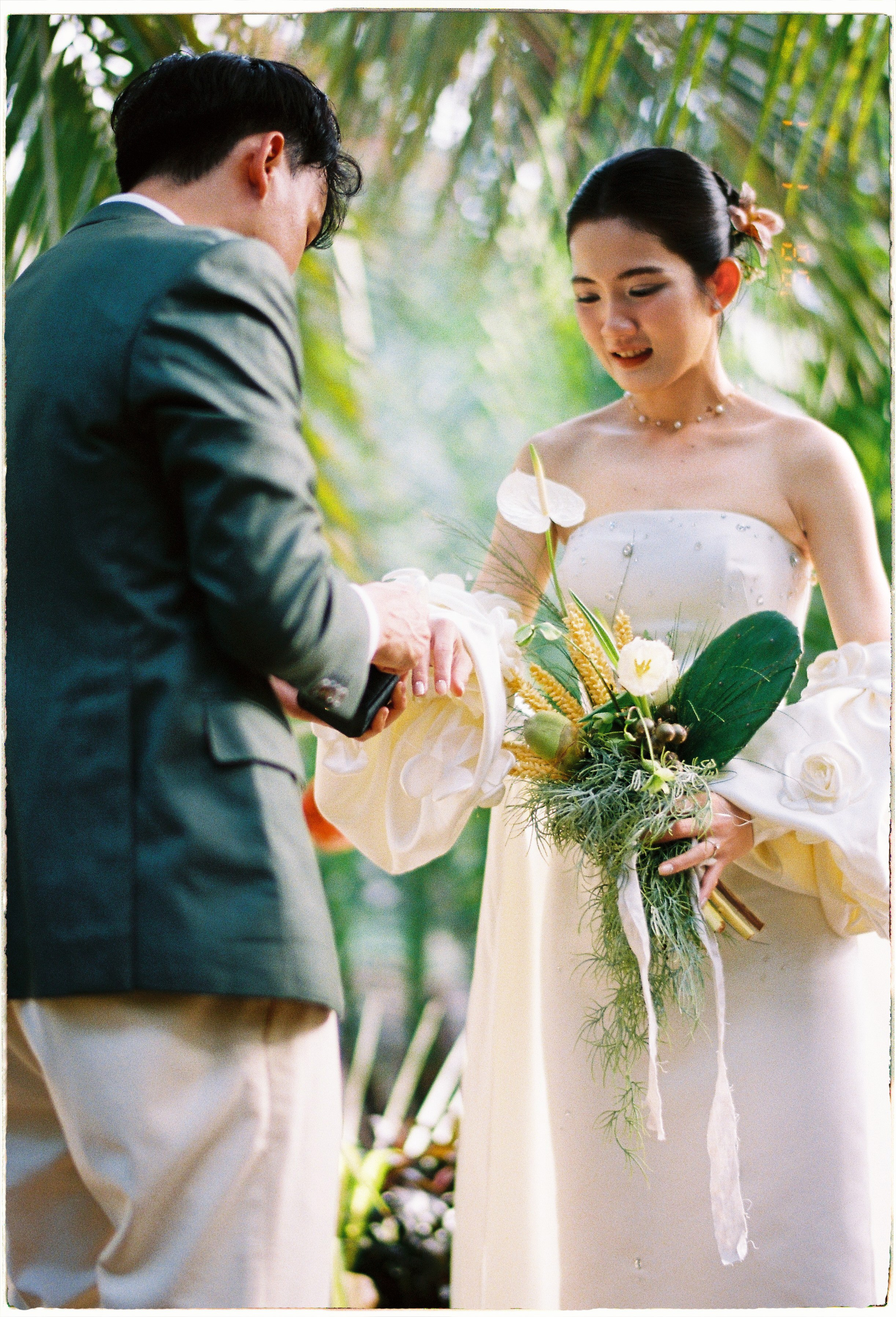Khâm & Châu. Cam Images