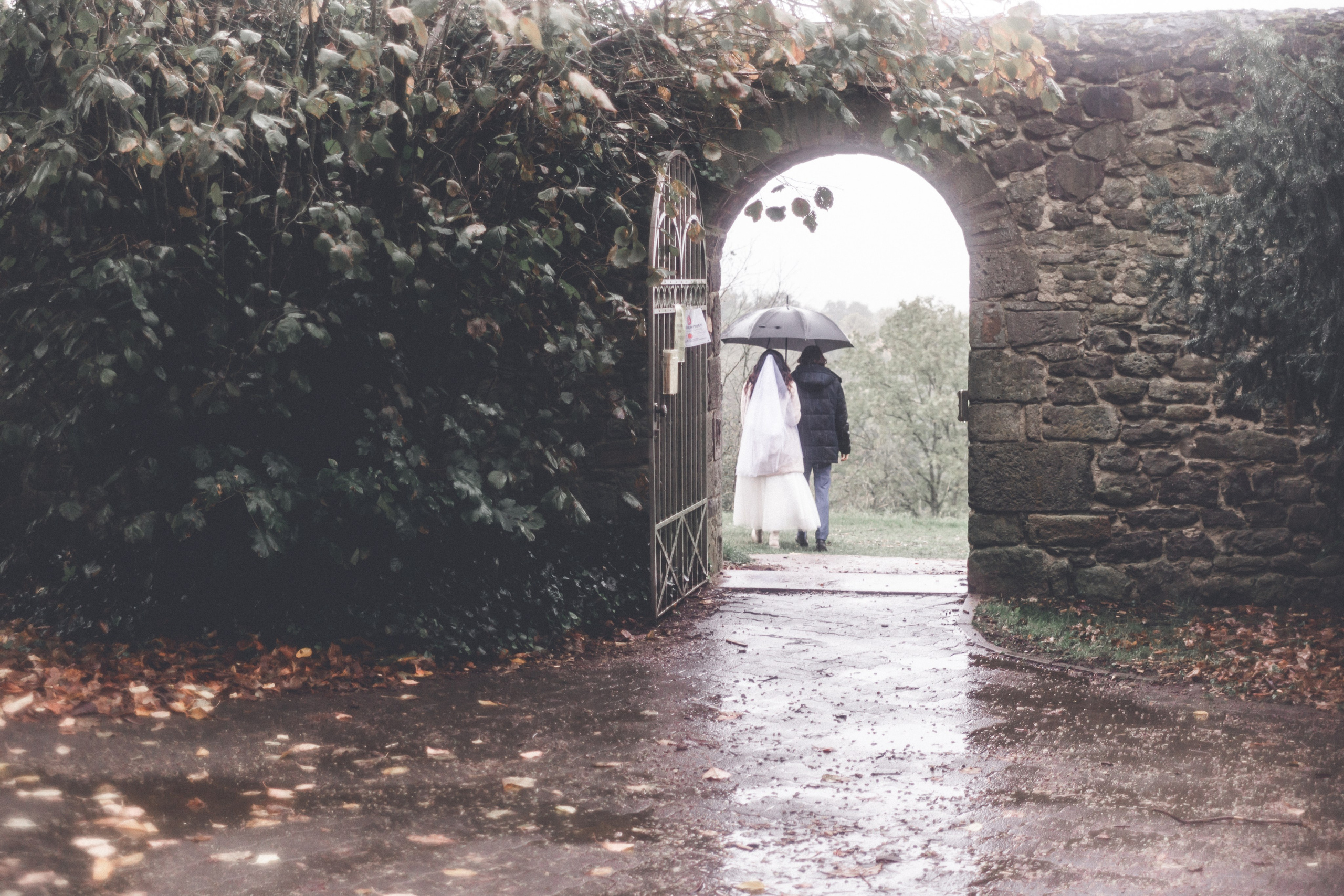 Giessen, Germany Weddings - Hochzeiten in Giessen, Deutschland - Весілля у Гіссені, Німеччина, Love in Giessen, Germany: Rainy Kloster Schiffenberg Moments - Liebe in Giessen, Deutschland: Regnerische Momente bei Kloster Schiffenberg - Кохання у Гіссені, Німеччина: Дощові Моменти в Клостер Шиффенберг