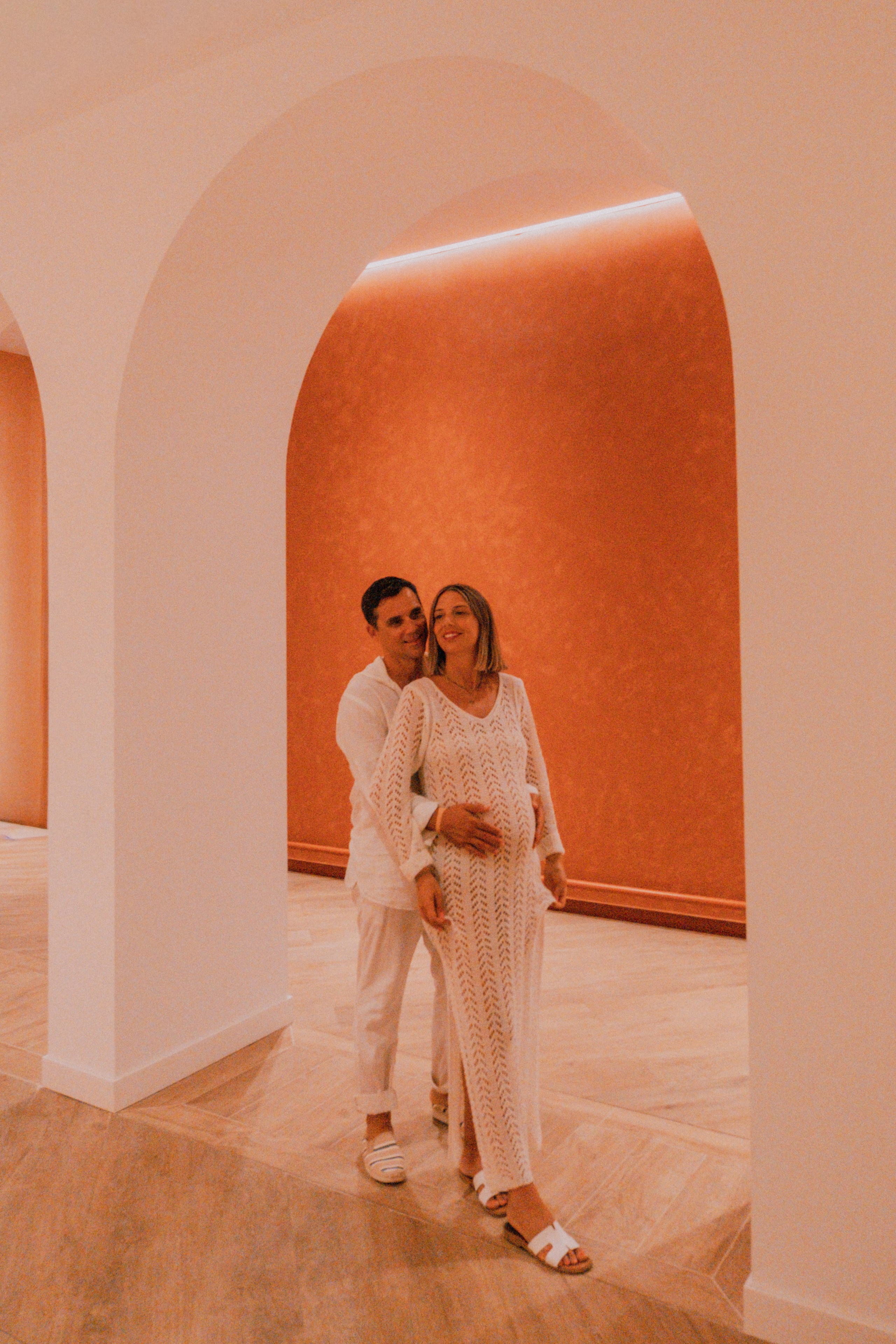 Sesión embarazo en la playa. Fotografía profesional en Calafell - Elena Medvedeva