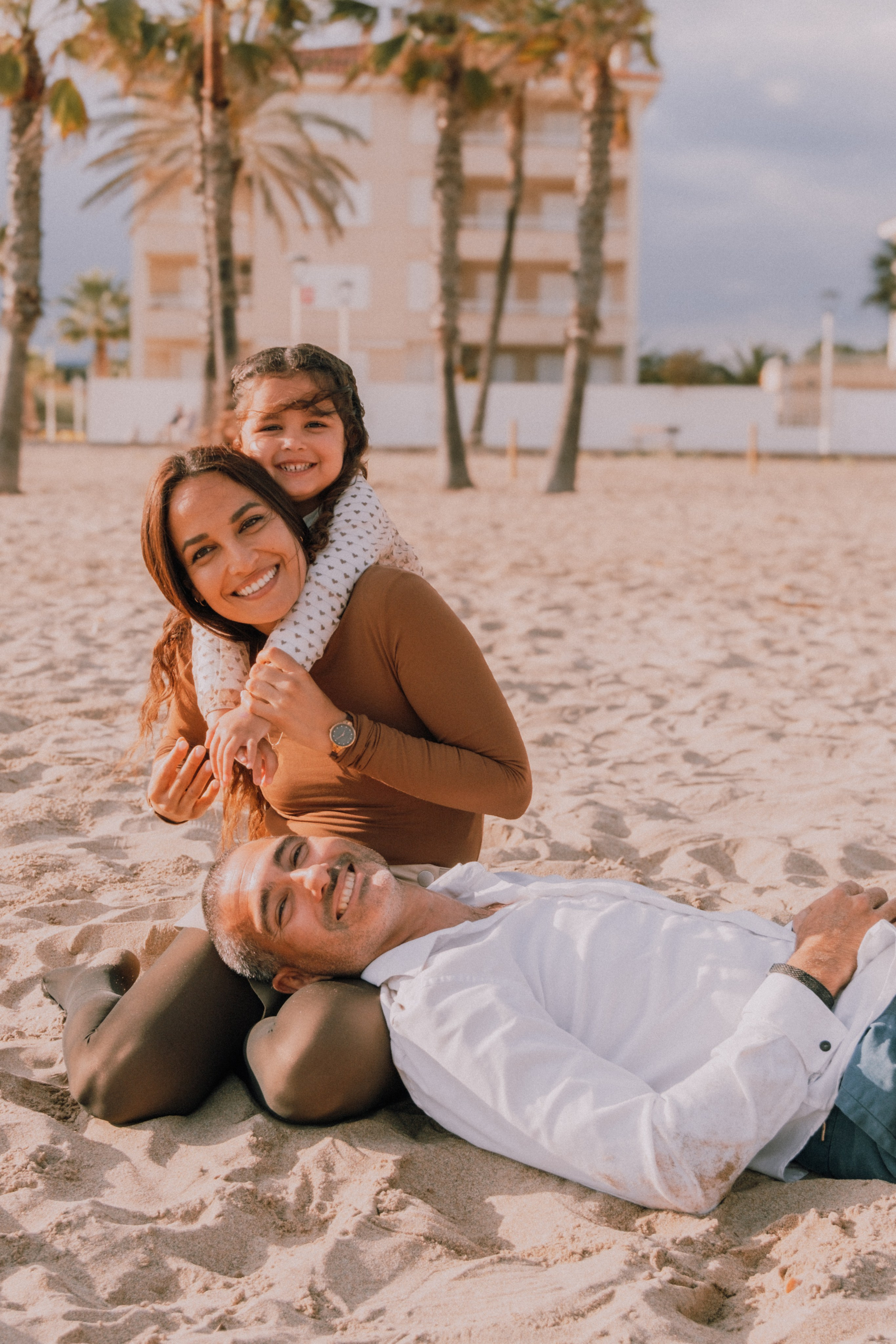 Sesión familiar en la playa. Fotografía profesional en Calafell - Elena Medvedeva