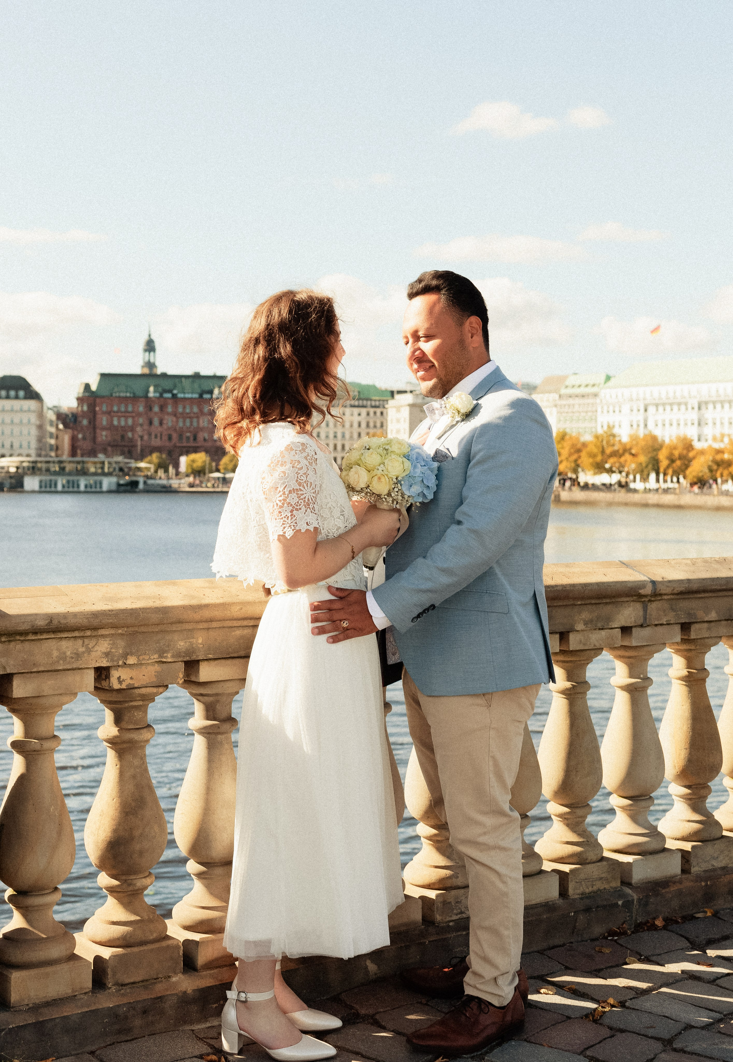 Traumhochzeit im Bobby Reich | Moderne Liebe am Hamburger Alsterufer. Hochzeitsfotograf und Hochzeitsvideograf aus Hamburg | Roka21Film