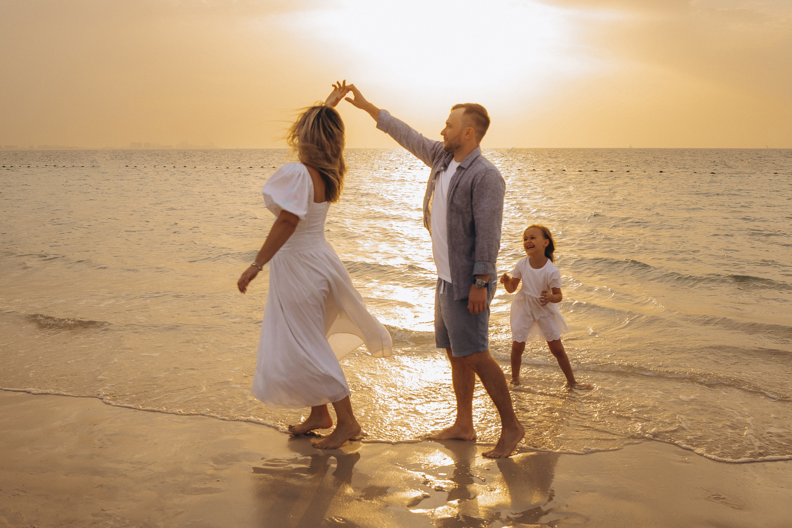 Golden hour family. Birth, Family, Newborn photographer in Dubai| Eliza Baitikova